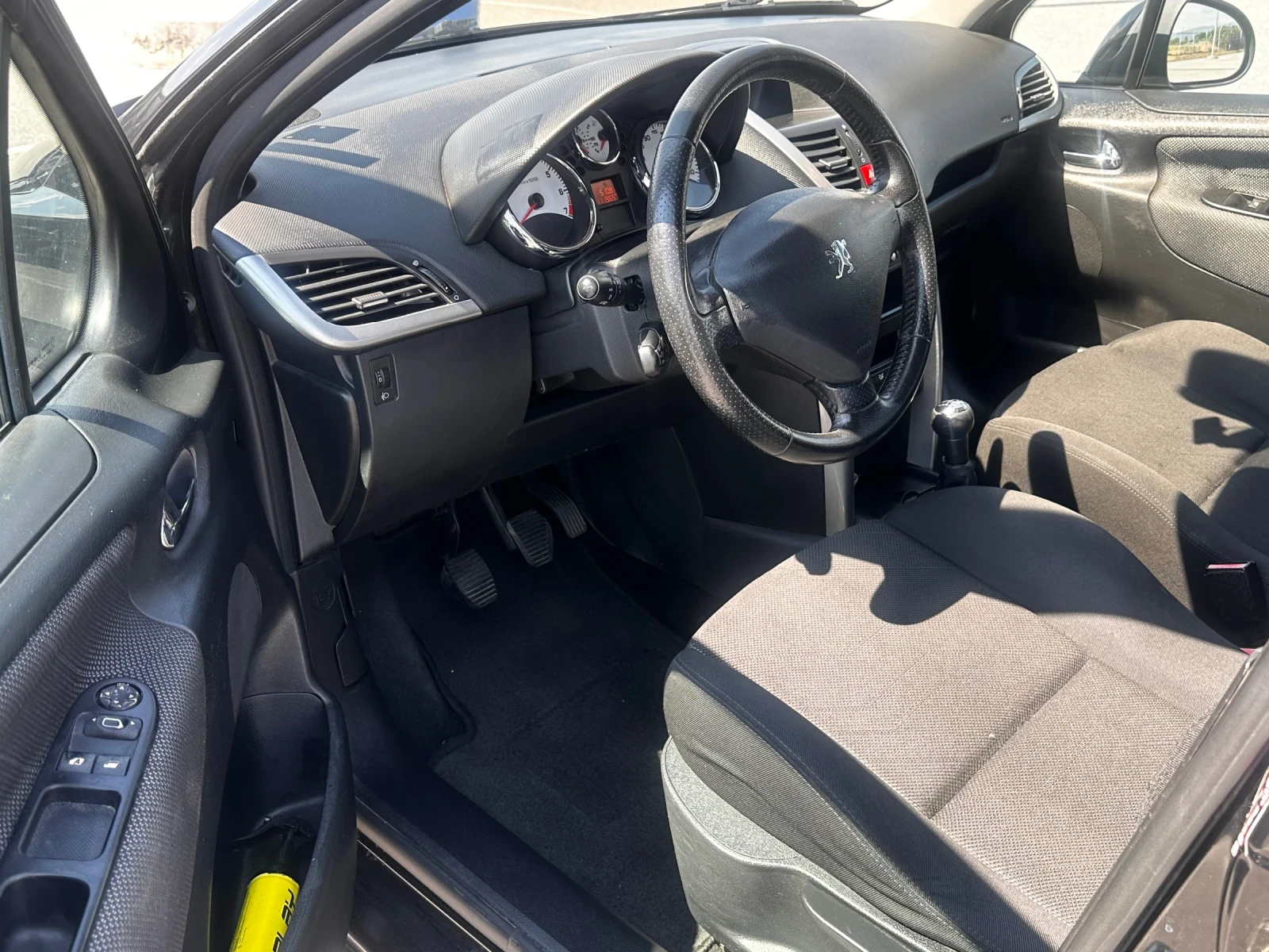 Peugeot 207 1, 4 vti, снимка 7 - Автомобили и джипове - 55619309