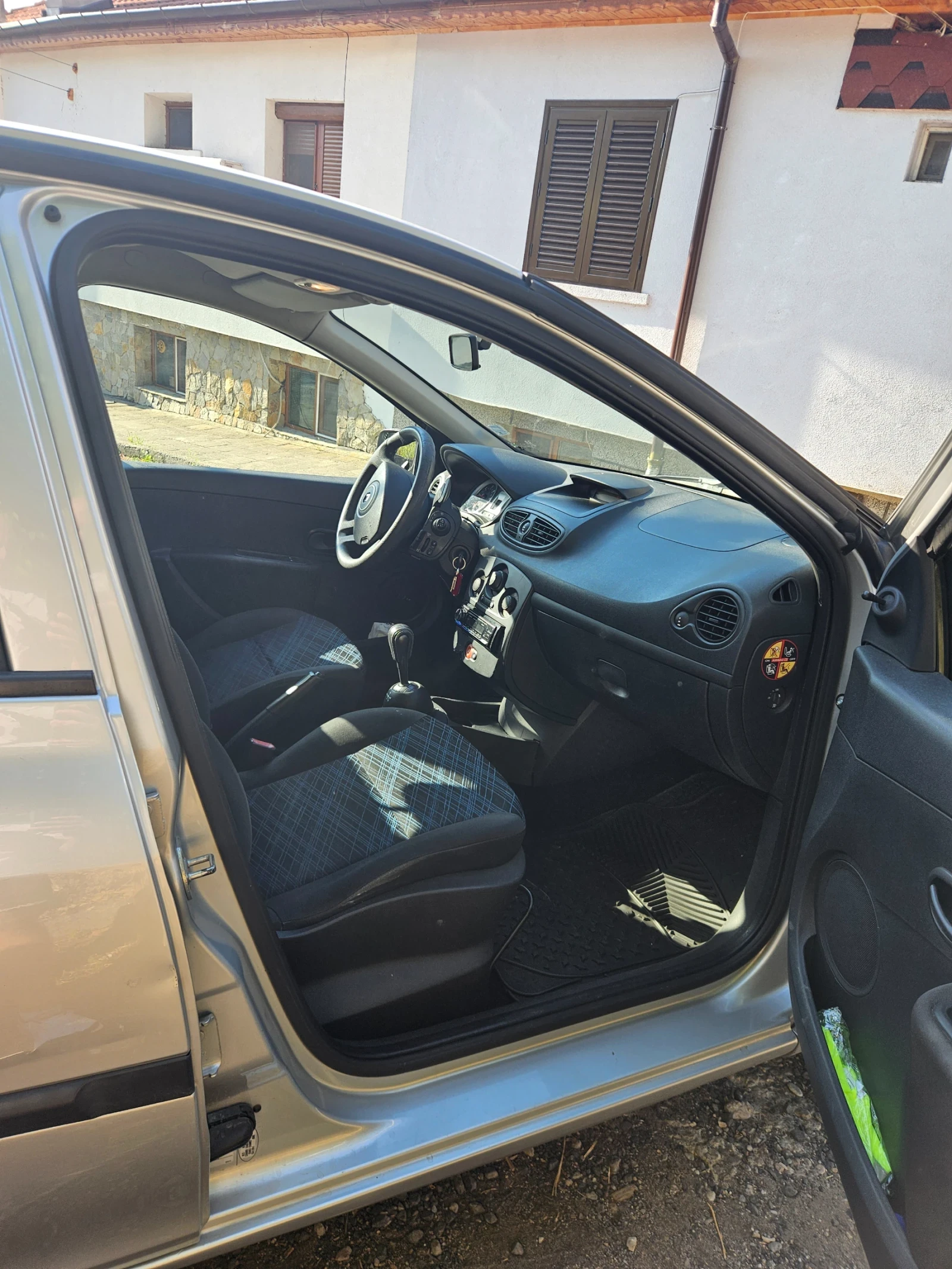 Renault Clio Clio3, снимка 10 - Автомобили и джипове - 55775561