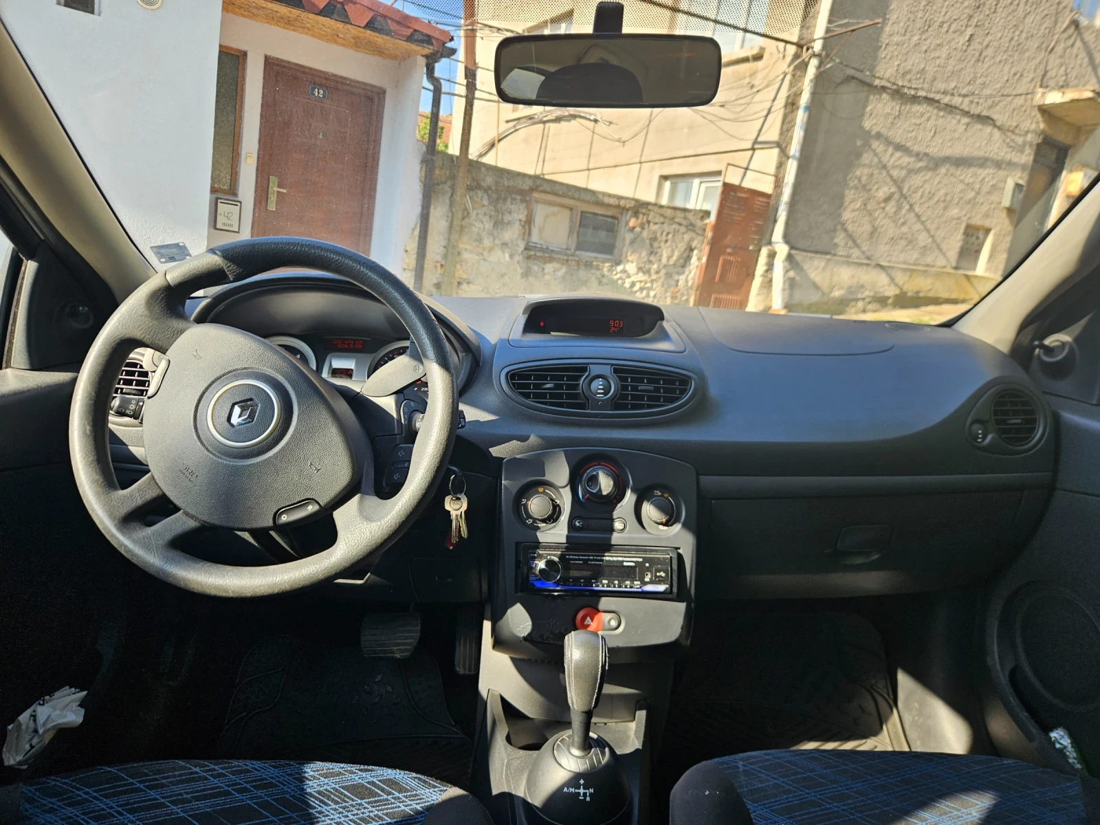 Renault Clio Clio3, снимка 12 - Автомобили и джипове - 55775561