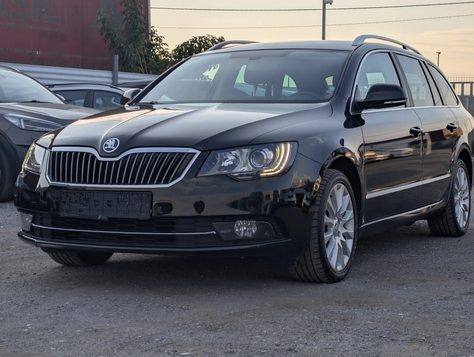 Skoda Superb 2.0TDI 170к.с FULL FULL FULL, снимка 2 - Автомобили и джипове - 56163389