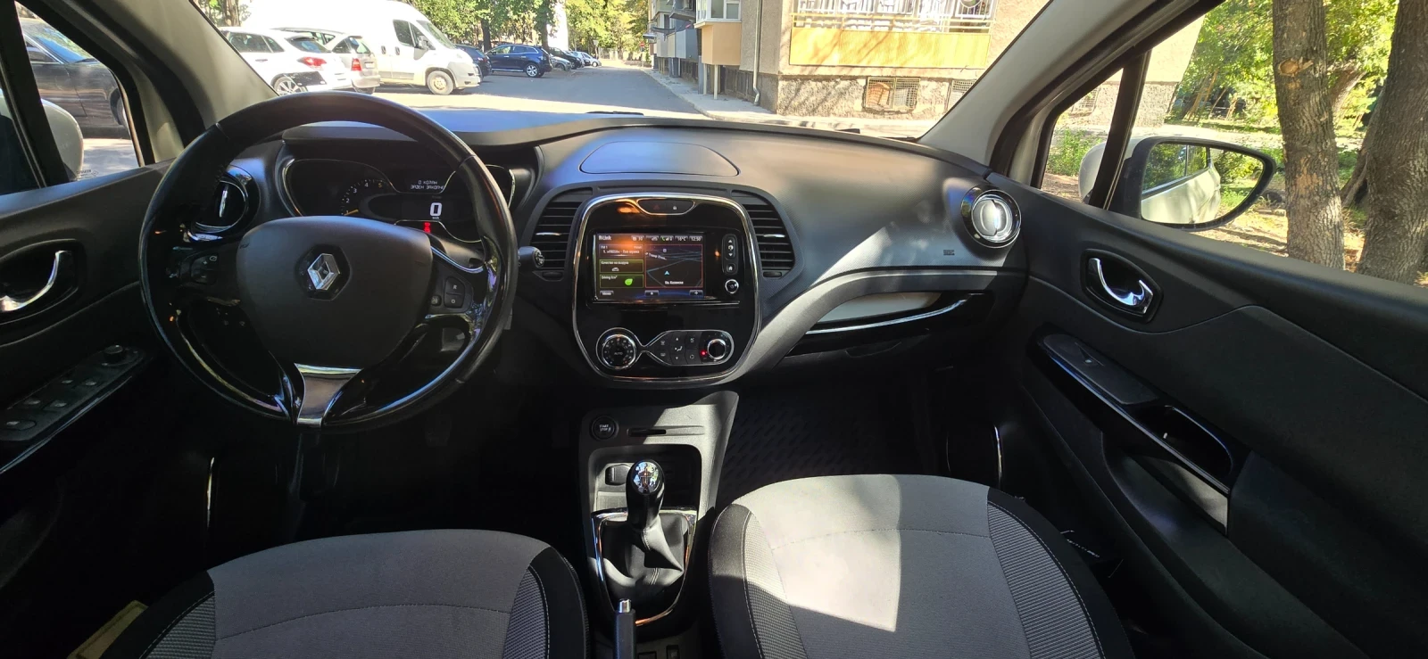 Renault Captur, снимка 5 - Автомобили и джипове - 56645356