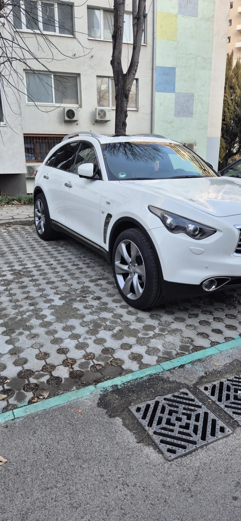 Infiniti QX70 3.7, снимка 2 - Автомобили и джипове - 48143293