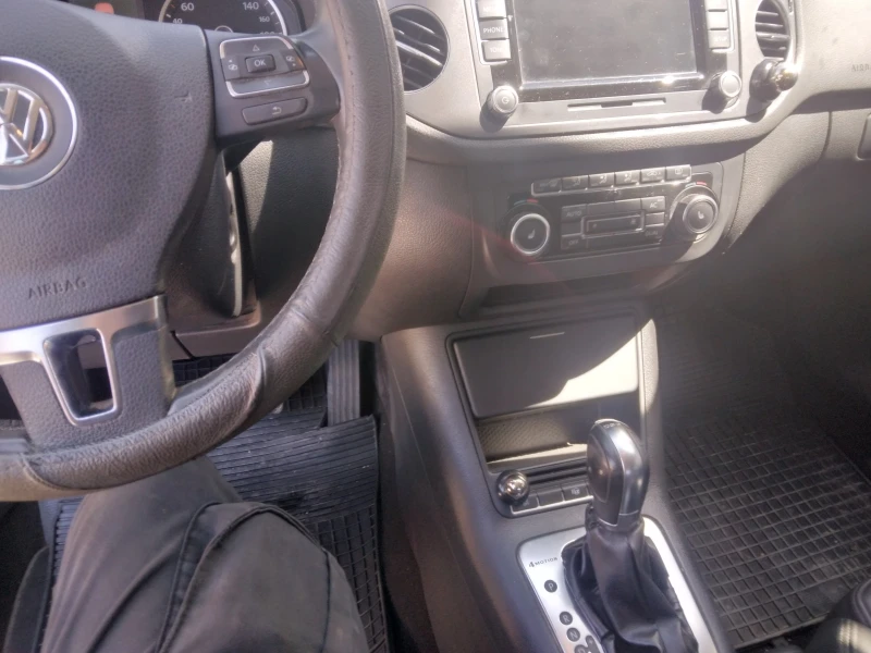 VW Tiguan, снимка 7 - Автомобили и джипове - 52477819