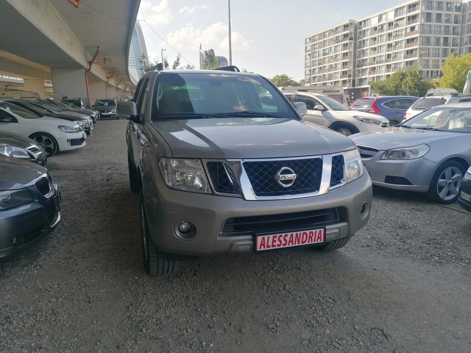 Nissan Pathfinder 4х4.Бързи - бавни, 7-МЕСТА, NAVI. е - изображение 2