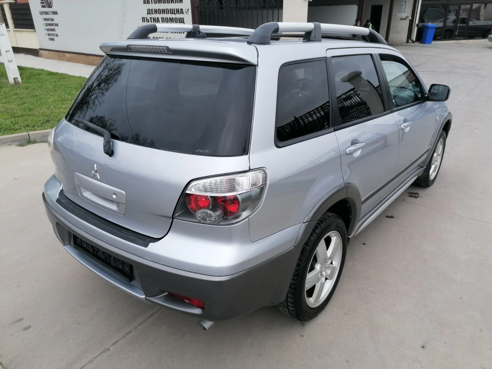 Mitsubishi Outlander 2.4 AWD Шейцария - изображение 3