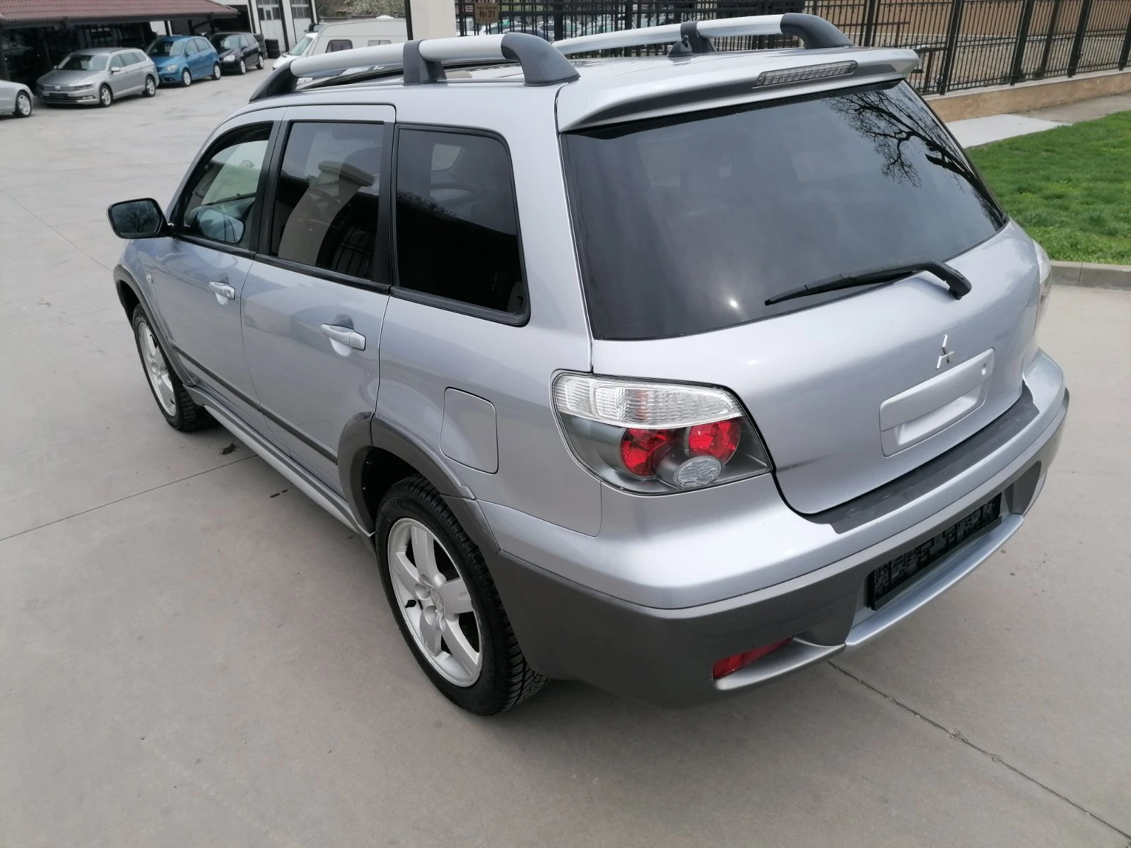Mitsubishi Outlander 2.4 AWD Шейцария - изображение 4