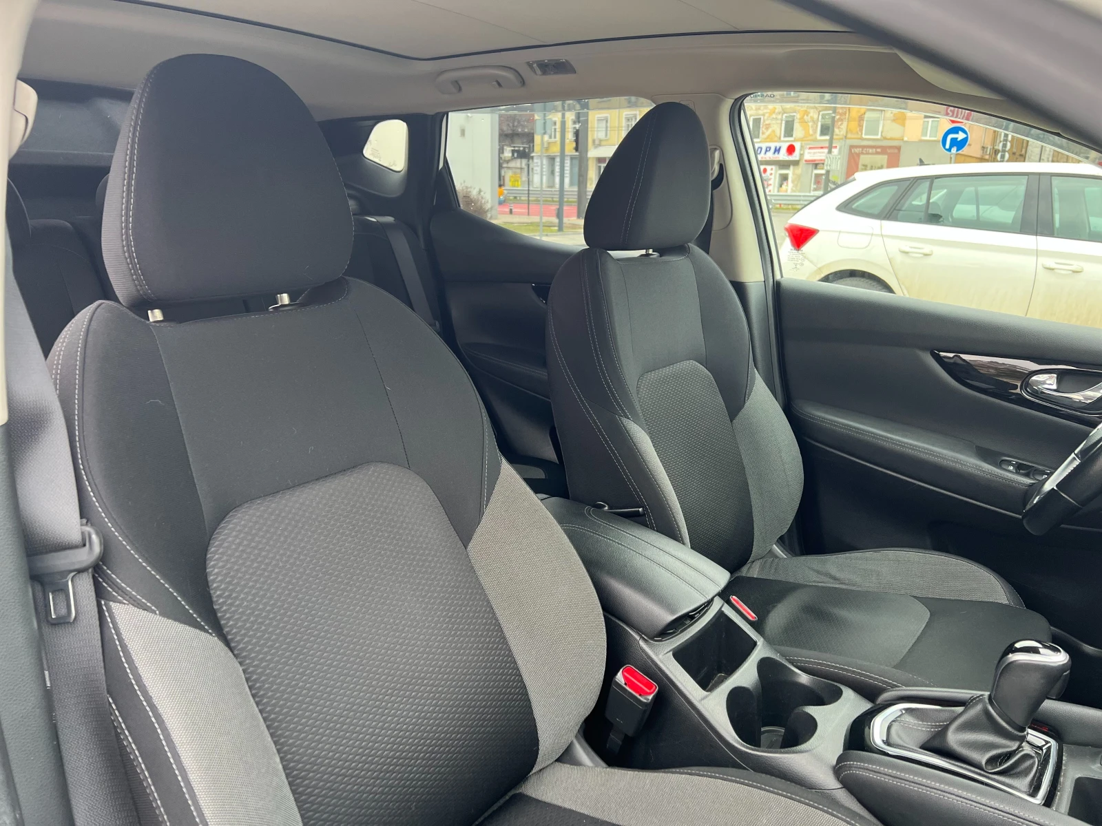 Nissan Qashqai, снимка 12 - Автомобили и джипове - 53469689