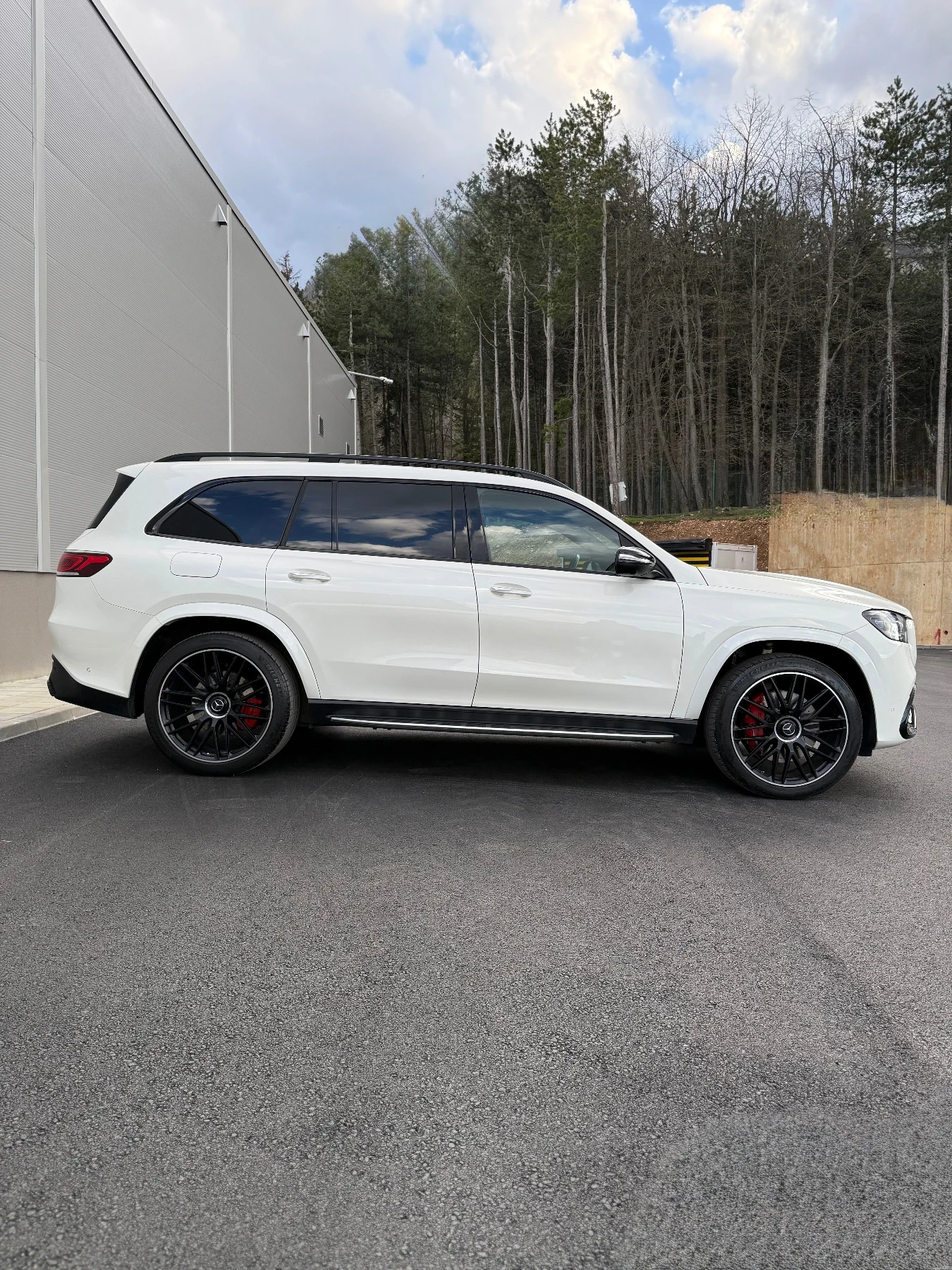 Mercedes-Benz GLS 63 AMG GERMANY! Night Pack Вакум 4D-Burmester Pano Лизинг, снимка 6 - Автомобили и джипове - 54166515