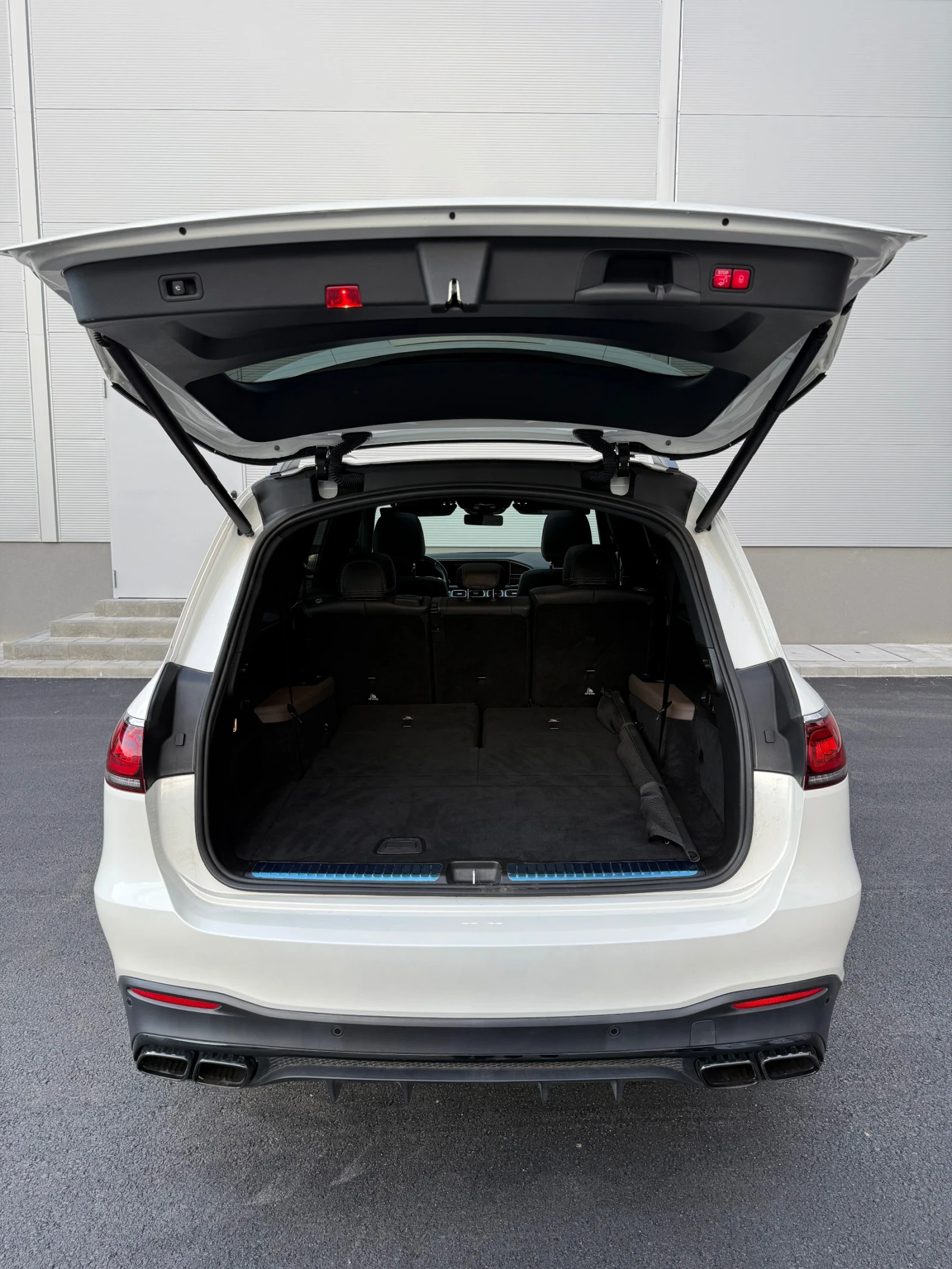 Mercedes-Benz GLS 63 AMG GERMANY! Night Pack Вакум 4D-Burmester Pano Лизинг, снимка 10 - Автомобили и джипове - 54166515