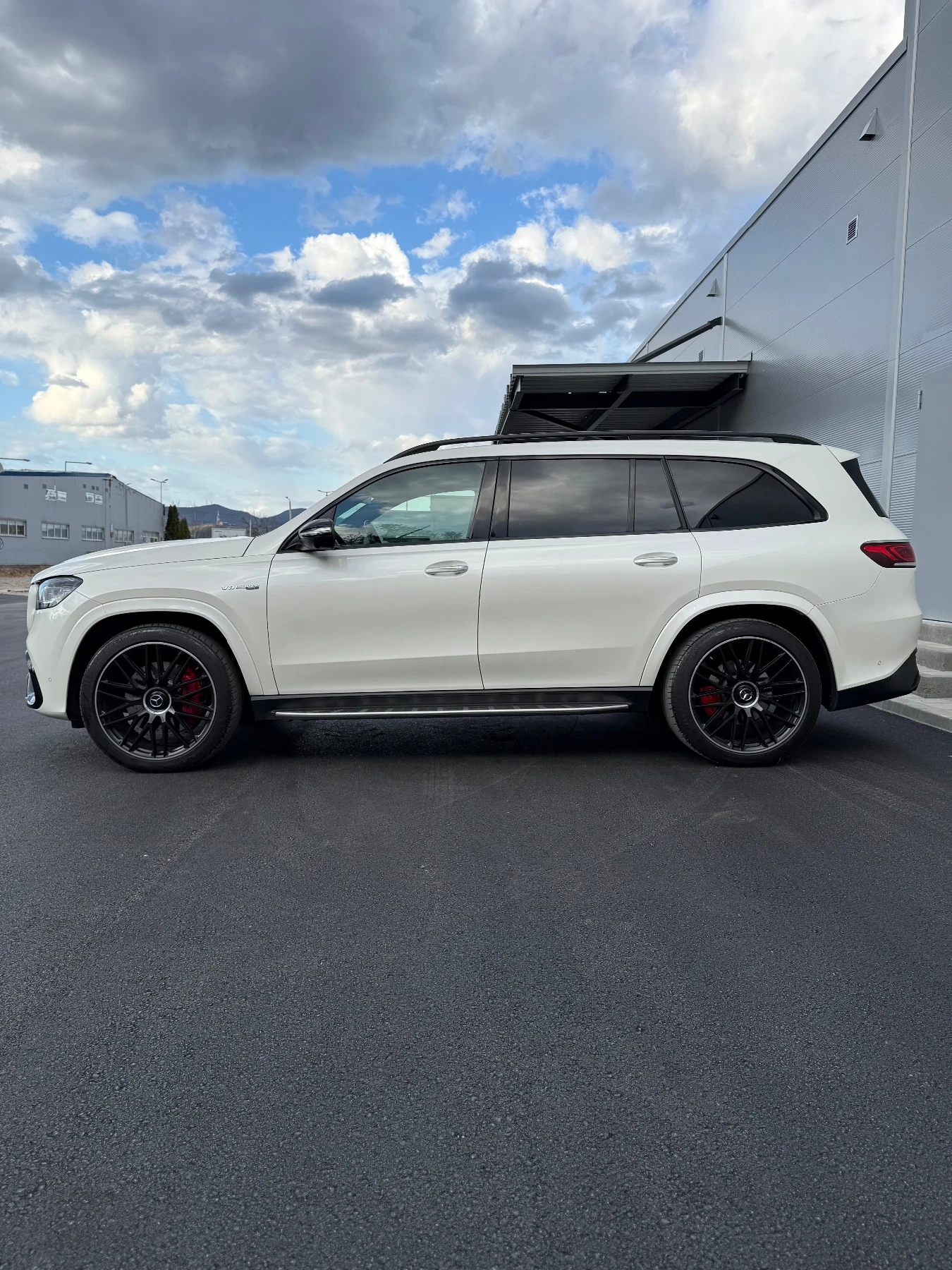 Mercedes-Benz GLS 63 AMG GERMANY! Night Pack Вакум 4D-Burmester Pano Лизинг, снимка 5 - Автомобили и джипове - 54166515