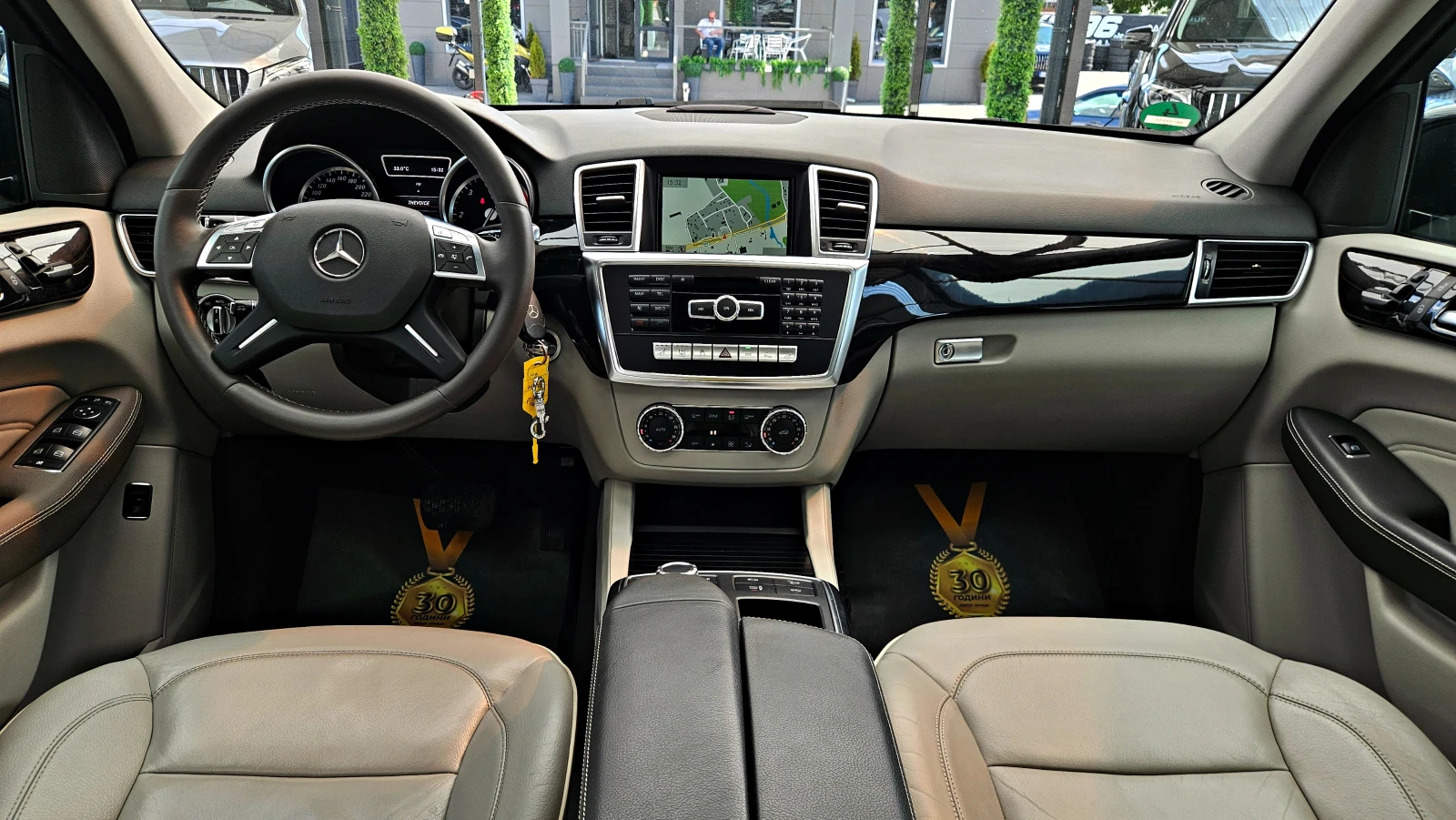 Mercedes-Benz ML 350 AMG/DISTRON/МАСАЖ/CAMERA/ПОДГРЕВ/AIRMATIC/AMBI/LIZ, снимка 10 - Автомобили и джипове - 55283753