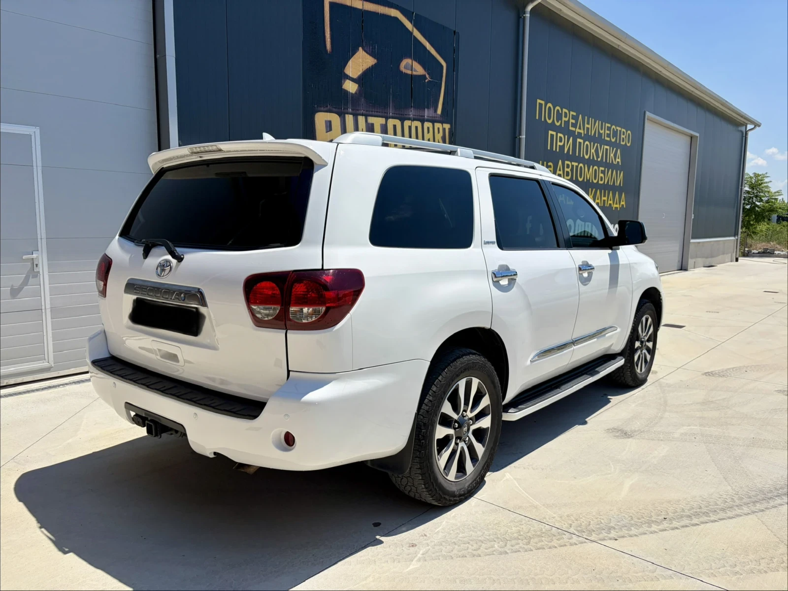 Toyota Sequoia 5.7 Limited Facelift, снимка 3 - Автомобили и джипове - 55316960