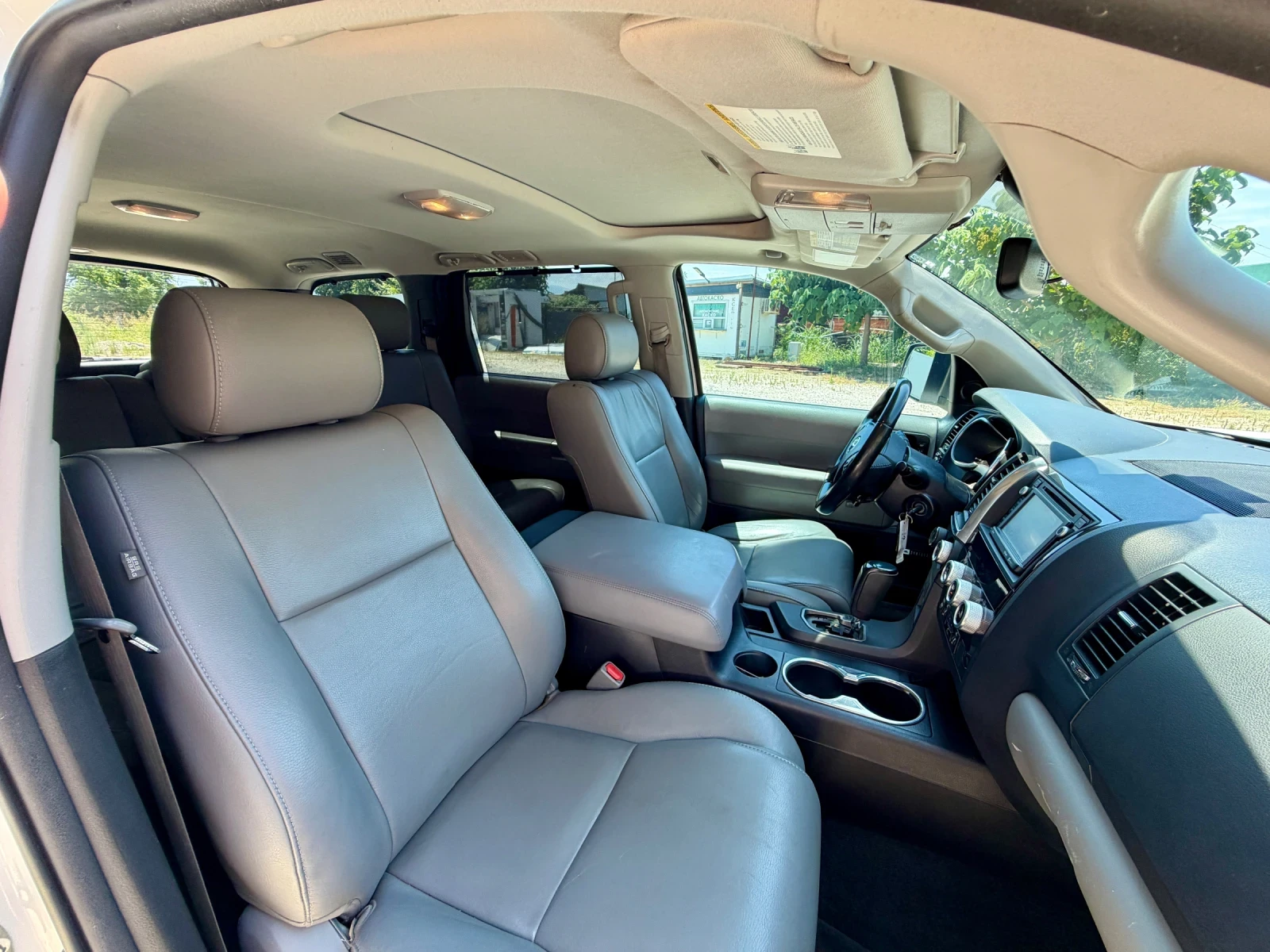 Toyota Sequoia 5.7 Limited Facelift, снимка 13 - Автомобили и джипове - 55316960