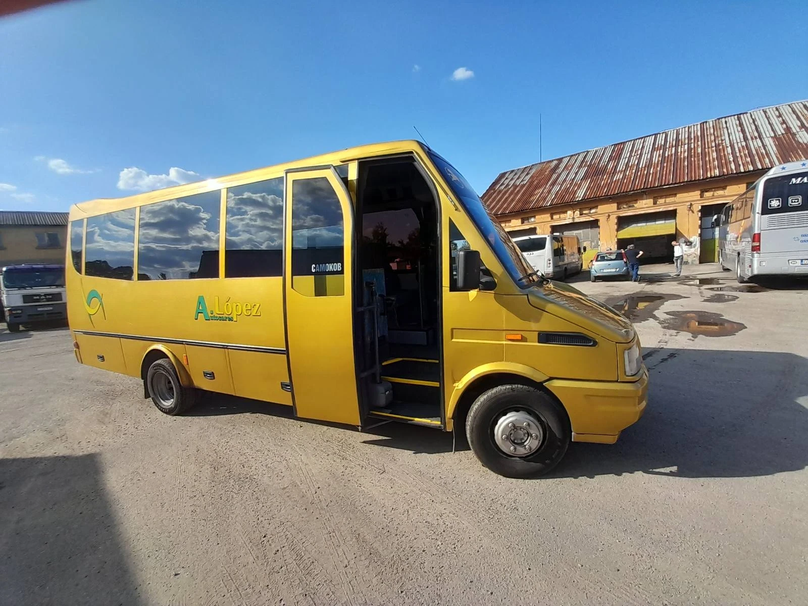 Iveco Daily, снимка 4 - Бусове и автобуси - 56253437