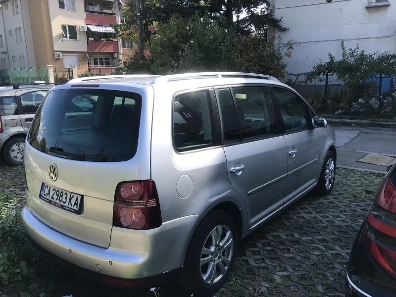 VW Touran Топ , снимка 2 - Автомобили и джипове - 47558255