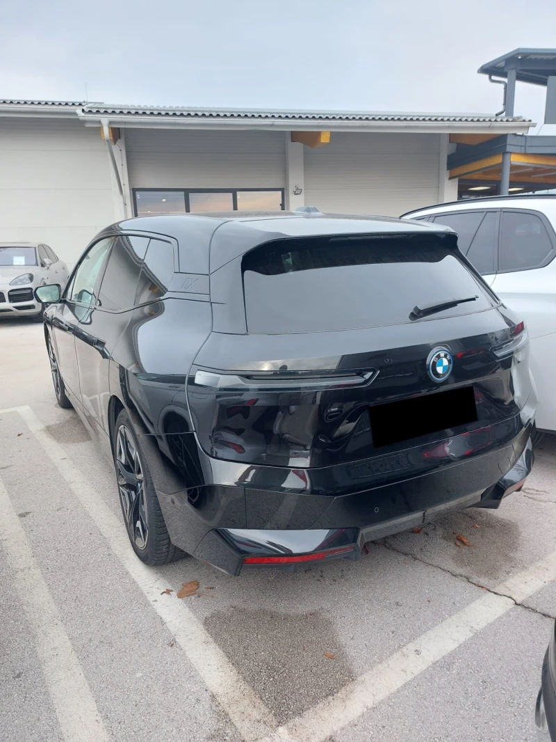 BMW iX xDrive40, снимка 3 - Автомобили и джипове - 48015326