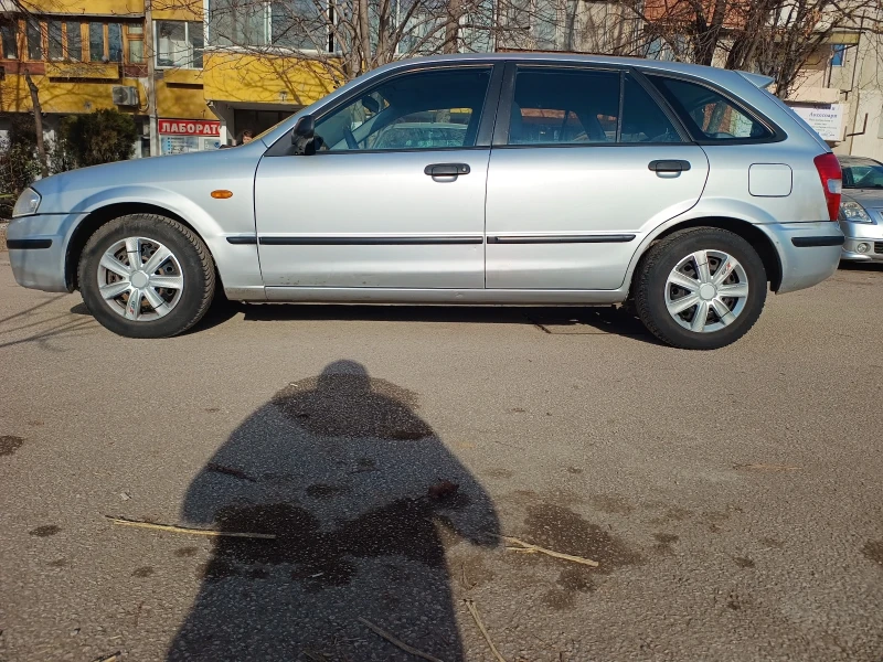 Mazda 323, снимка 2 - Автомобили и джипове - 49387911