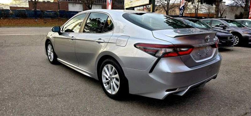 Toyota Camry SE 2.5i * АвтоКредит* Чист CARFAX* (ЦЕНА ДО БГ), снимка 5 - Автомобили и джипове - 52569637