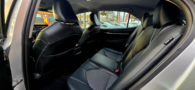 Toyota Camry SE 2.5i * АвтоКредит* Чист CARFAX* (ЦЕНА ДО БГ), снимка 10 - Автомобили и джипове - 52569637
