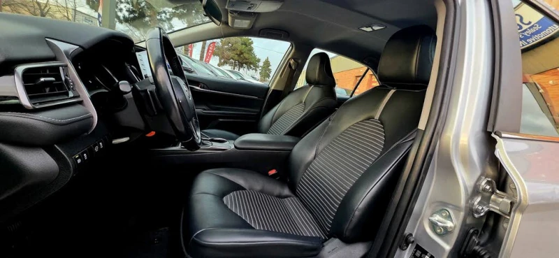 Toyota Camry SE 2.5i * АвтоКредит* Чист CARFAX* (ЦЕНА ДО БГ), снимка 9 - Автомобили и джипове - 52569637