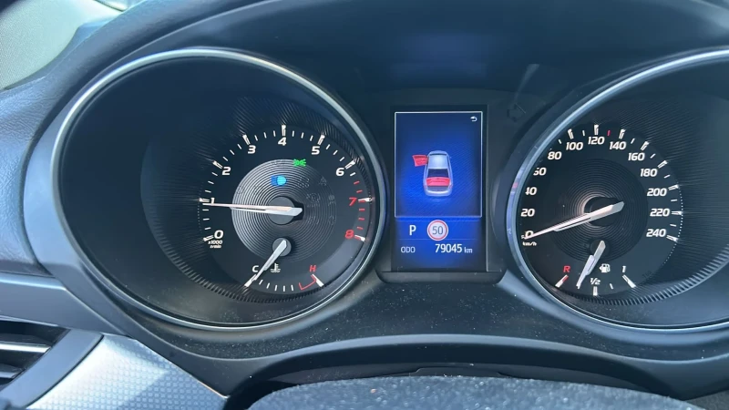 Toyota Avensis, снимка 7 - Автомобили и джипове - 52801315