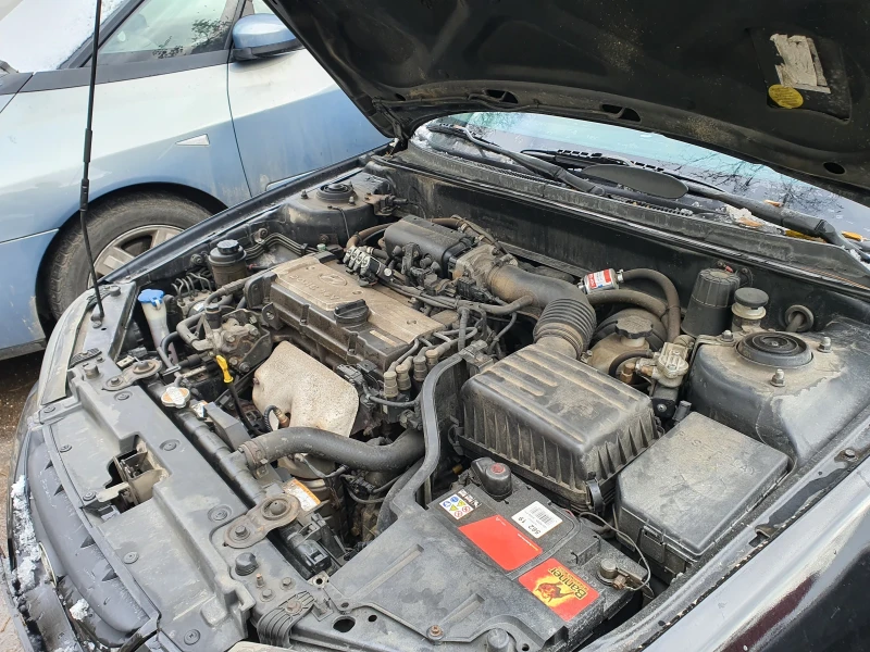 Hyundai Elantra 1.6 107  К.С., снимка 11 - Автомобили и джипове - 52929510