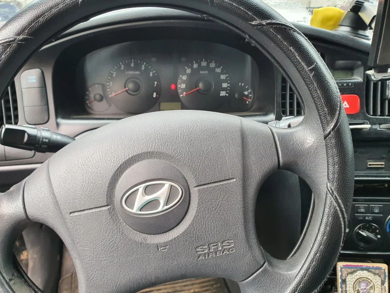 Hyundai Elantra 1.6 107  К.С., снимка 8 - Автомобили и джипове - 52929510