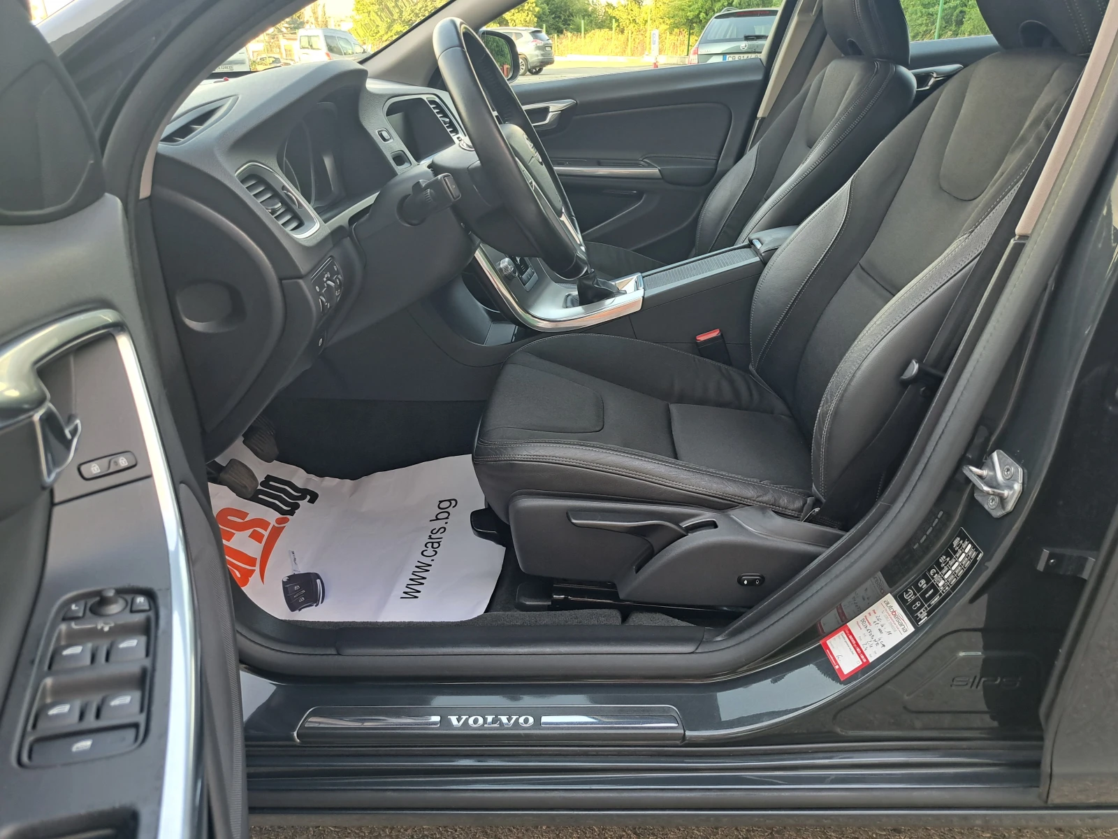 Volvo V60 2.0d* MOMENTUM* ИТАЛИЯ* TOP* , снимка 10 - Автомобили и джипове - 30086544