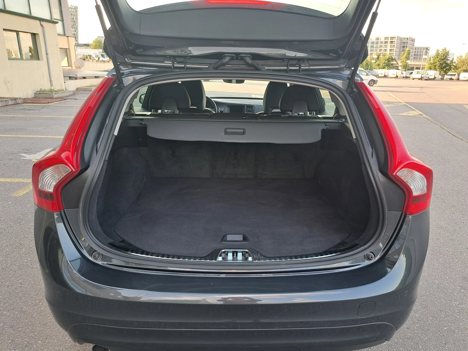 Volvo V60 2.0d* MOMENTUM* ИТАЛИЯ* TOP* , снимка 6 - Автомобили и джипове - 30086544