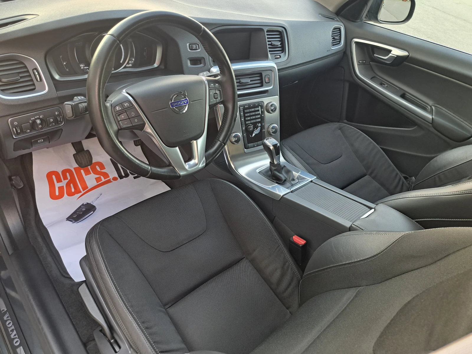 Volvo V60 2.0d* MOMENTUM* ИТАЛИЯ* TOP* , снимка 11 - Автомобили и джипове - 30086544