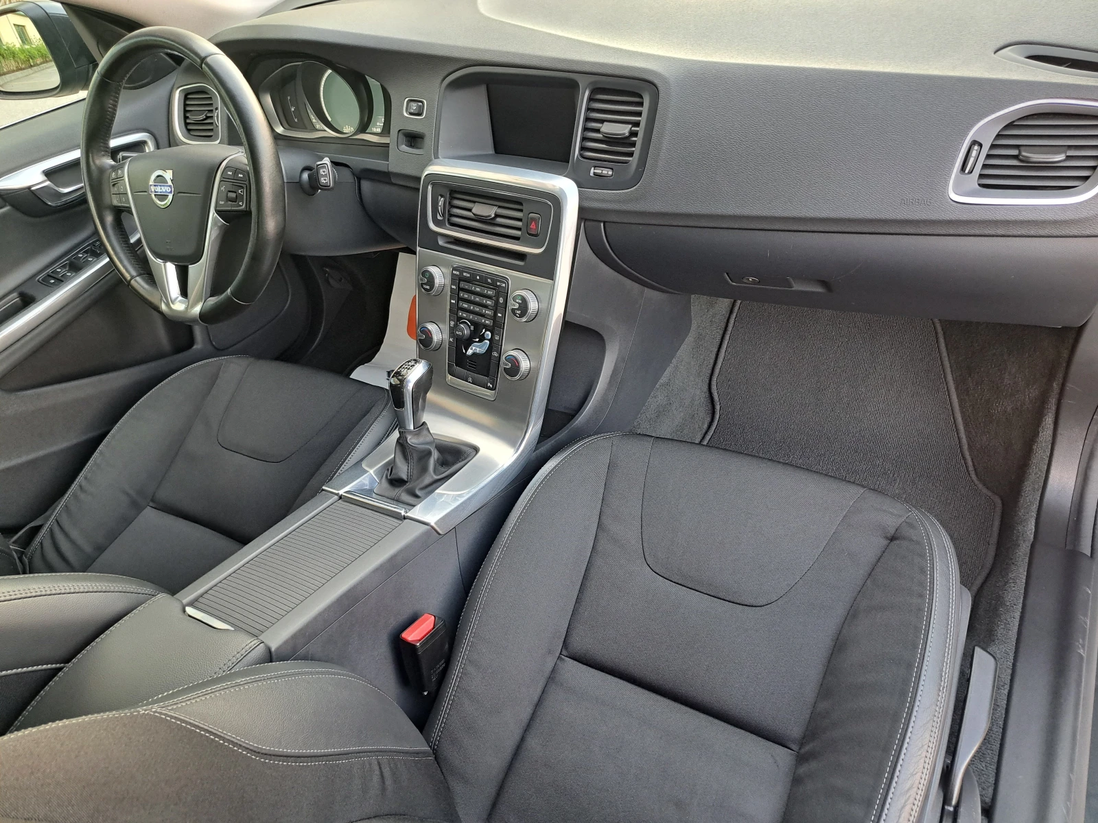 Volvo V60 2.0d* MOMENTUM* ИТАЛИЯ* TOP* , снимка 15 - Автомобили и джипове - 30086544