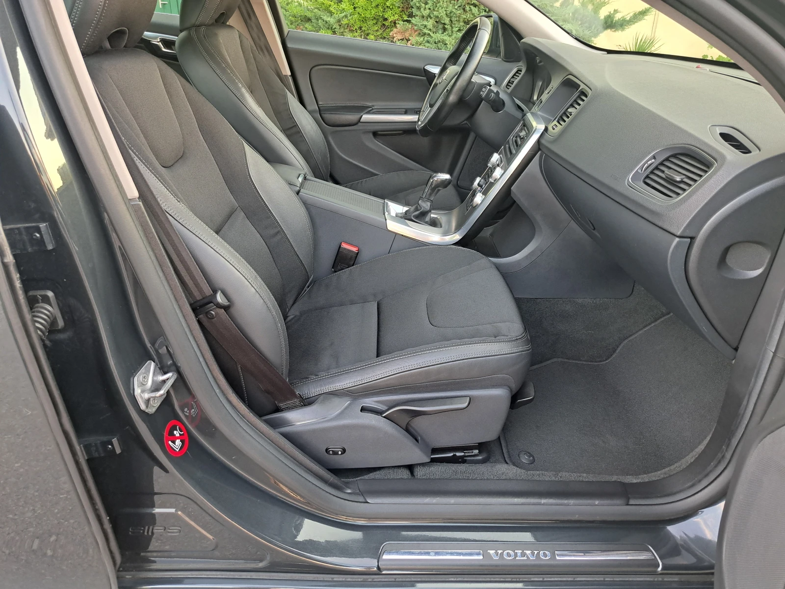 Volvo V60 2.0d* MOMENTUM* ИТАЛИЯ* TOP* , снимка 16 - Автомобили и джипове - 30086544