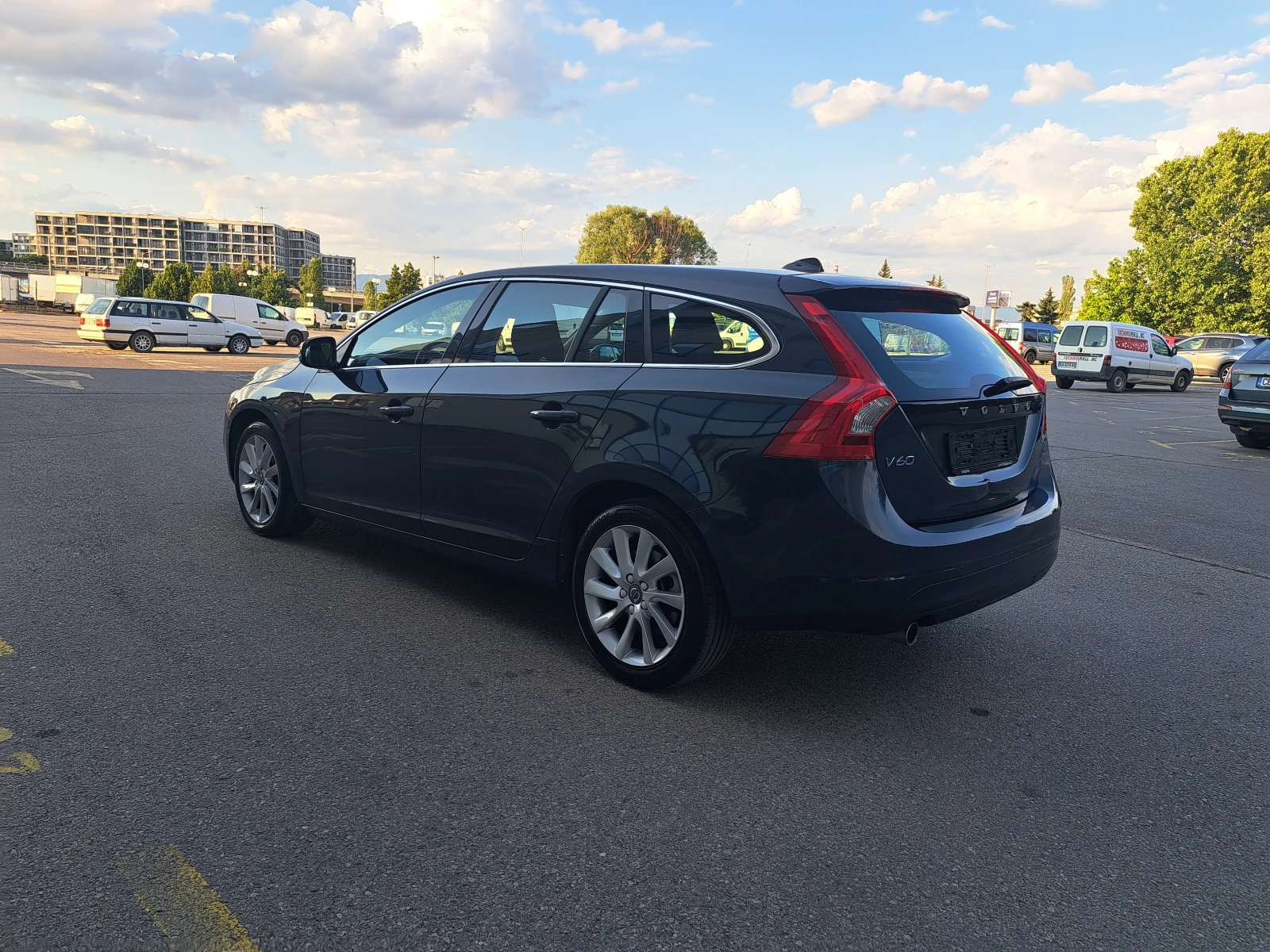 Volvo V60 2.0d* MOMENTUM* ИТАЛИЯ* TOP* , снимка 7 - Автомобили и джипове - 30086544