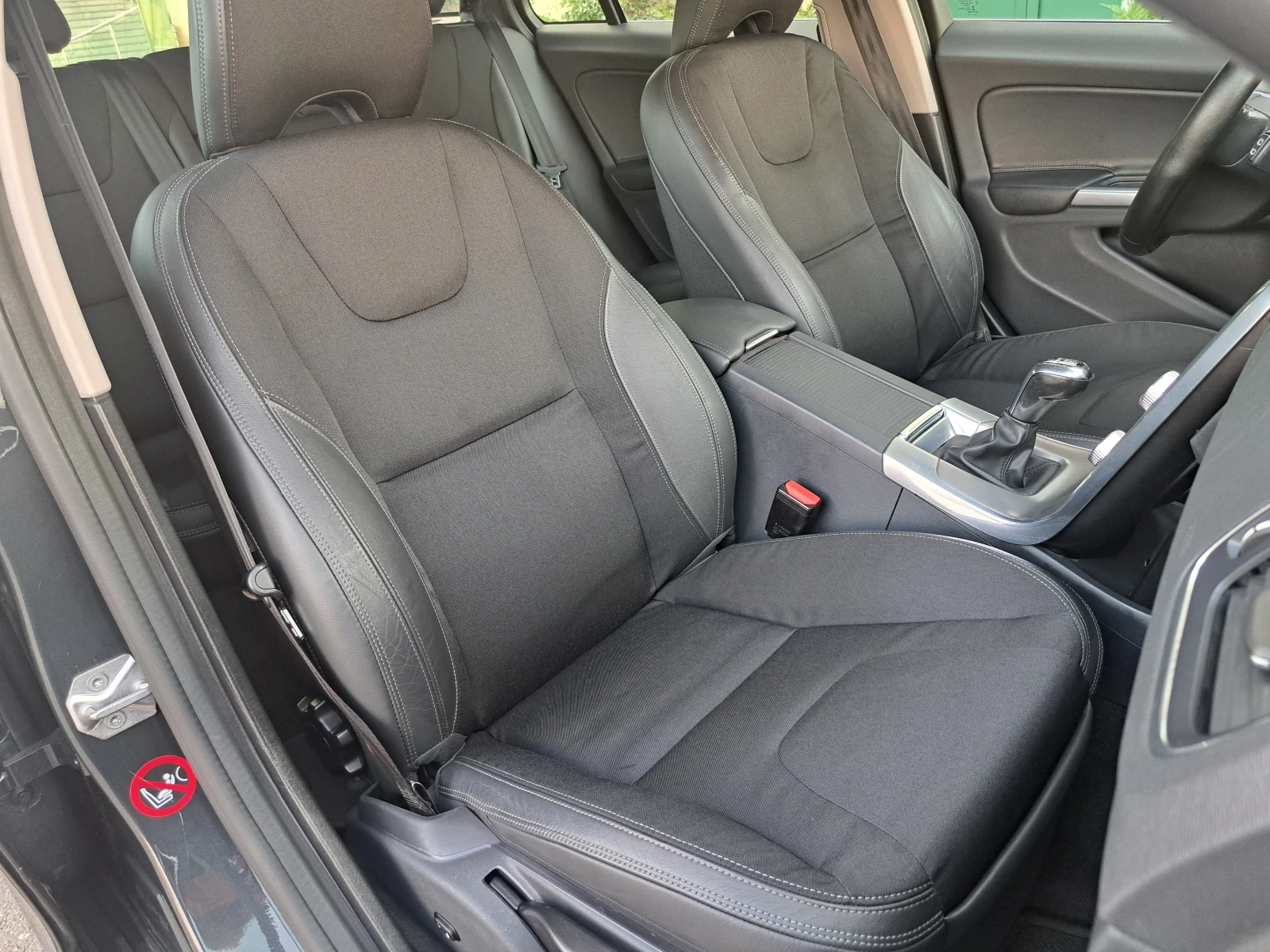 Volvo V60 2.0d* MOMENTUM* ИТАЛИЯ* TOP* , снимка 17 - Автомобили и джипове - 30086544