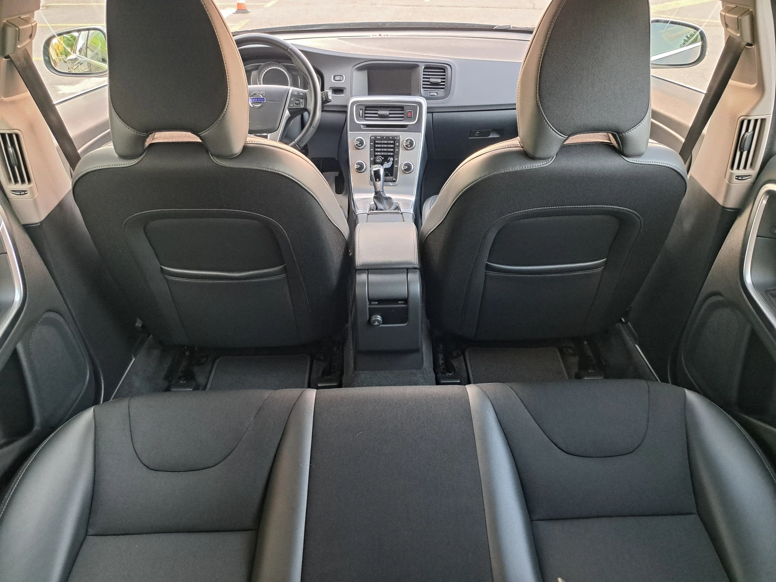 Volvo V60 2.0d* MOMENTUM* ИТАЛИЯ* TOP* , снимка 13 - Автомобили и джипове - 30086544