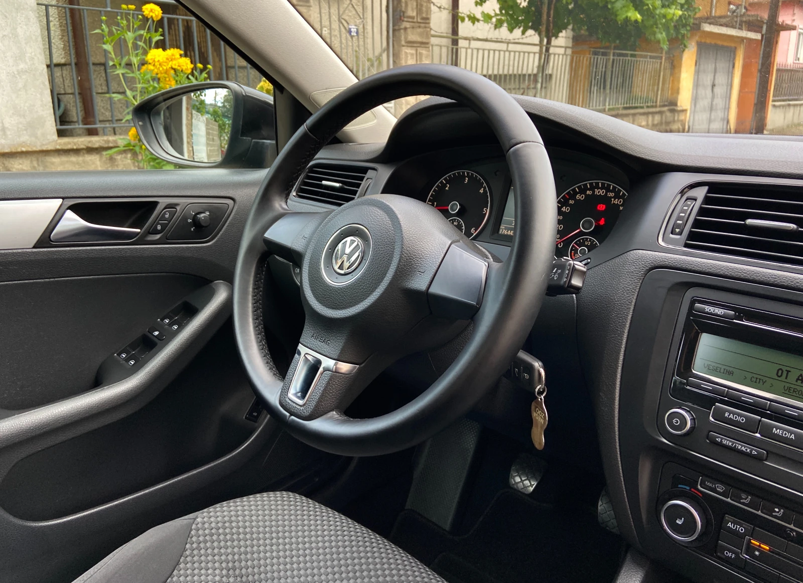 VW Jetta 1.6TDI EDITION* 176 000км*  | Mobile.bg — изображение 12