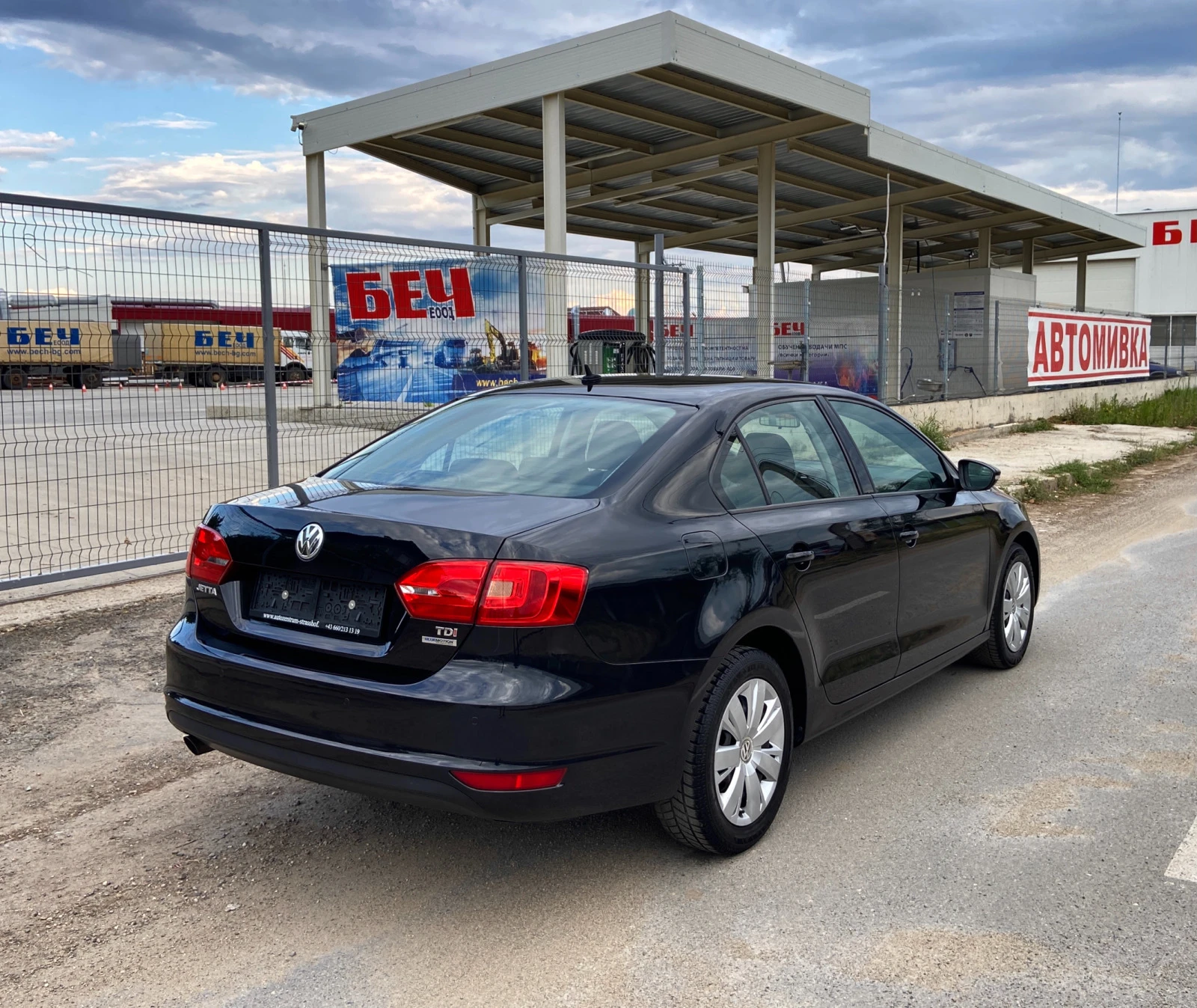 VW Jetta 1.6TDI EDITION* 176 000км*  - изображение 4