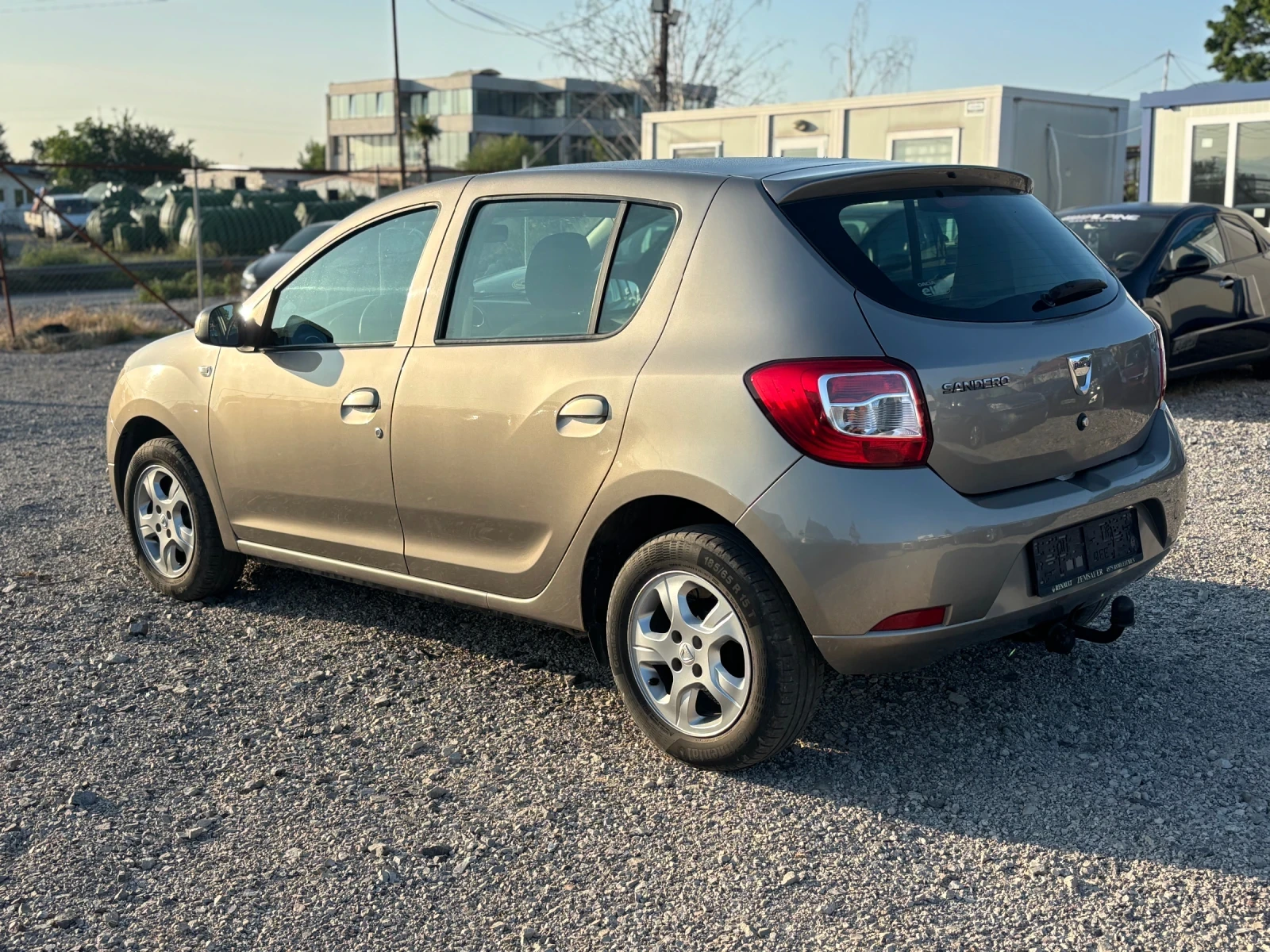 Dacia Sandero 1.5-90кс, AC - изображение 2