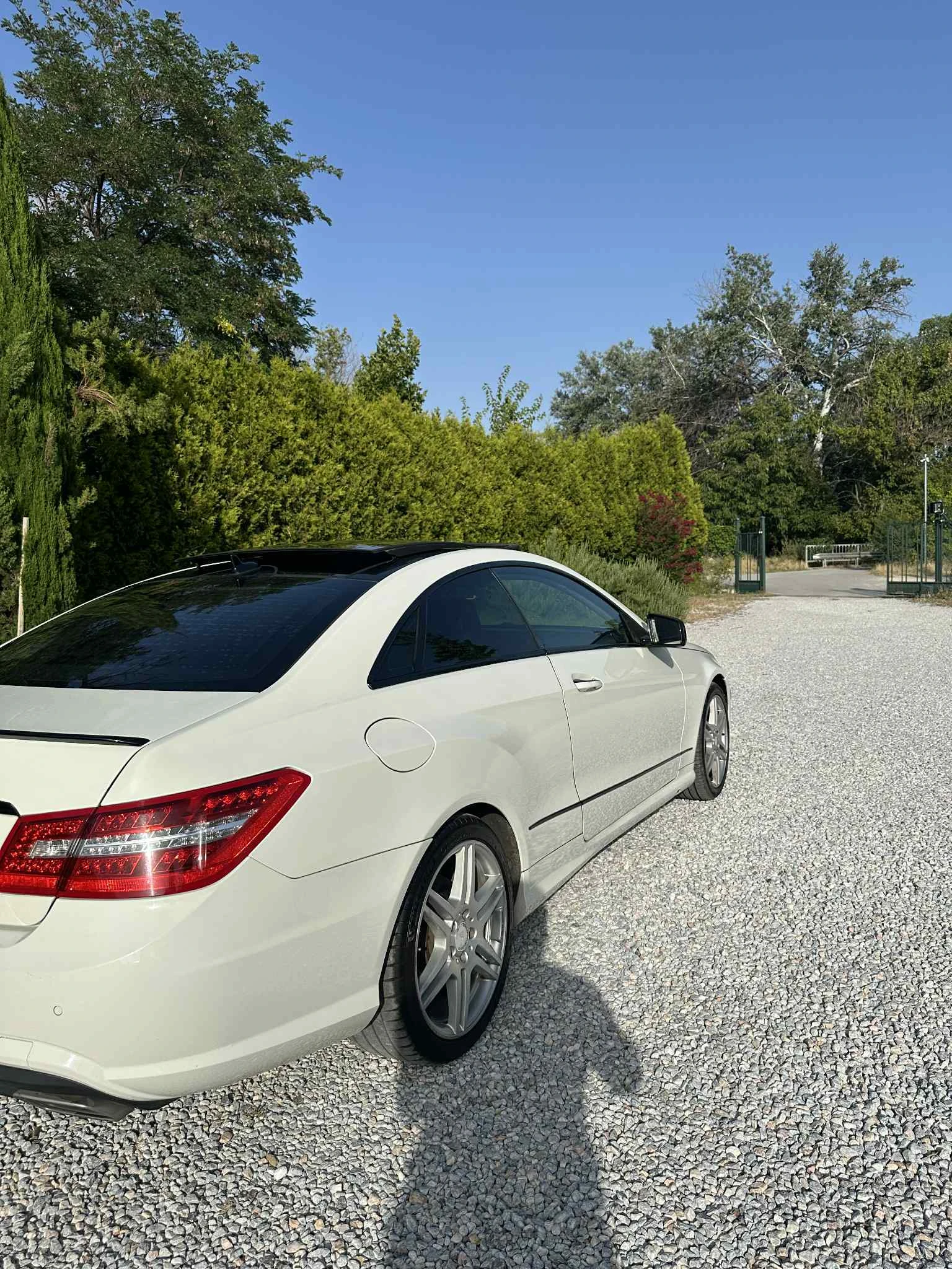 Mercedes-Benz E 500 * FULL * HARMAN KARDON * PANORAMA - изображение 5