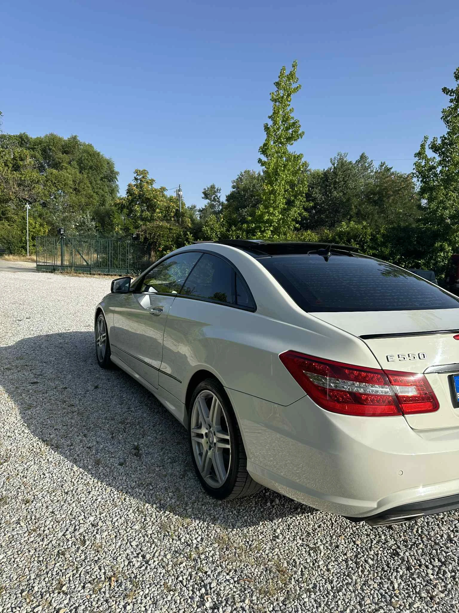 Mercedes-Benz E 500 * FULL * HARMAN KARDON * PANORAMA - изображение 4
