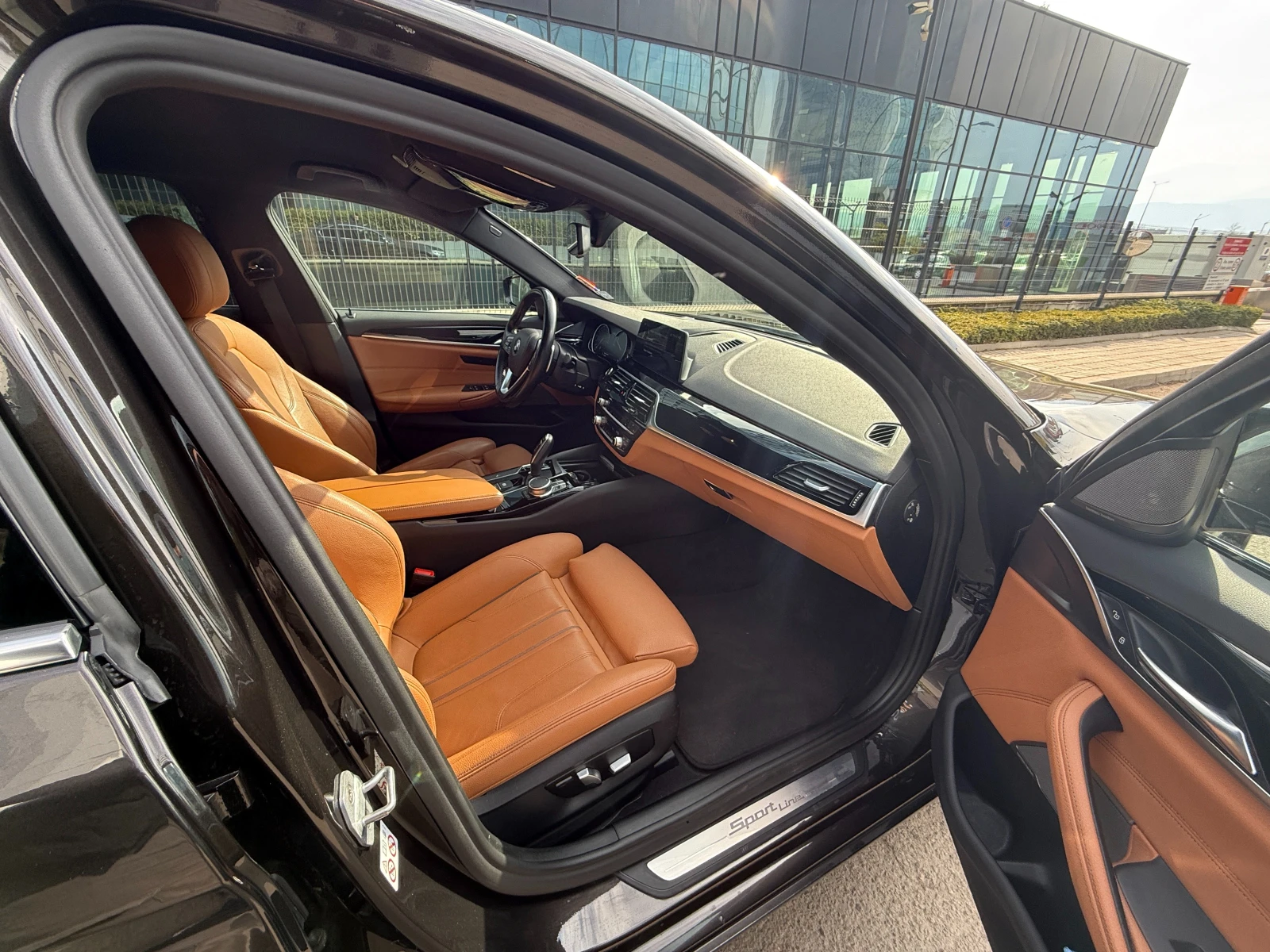 BMW 530 d xDrive AdaptiveLED // Harman-Kardon, снимка 9 - Автомобили и джипове - 53773934