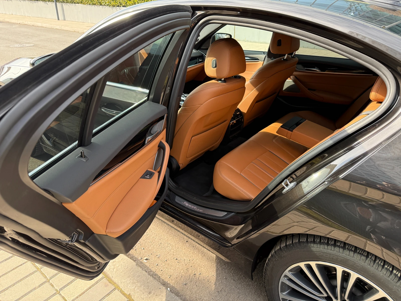 BMW 530 d xDrive AdaptiveLED // Harman-Kardon, снимка 12 - Автомобили и джипове - 53773934