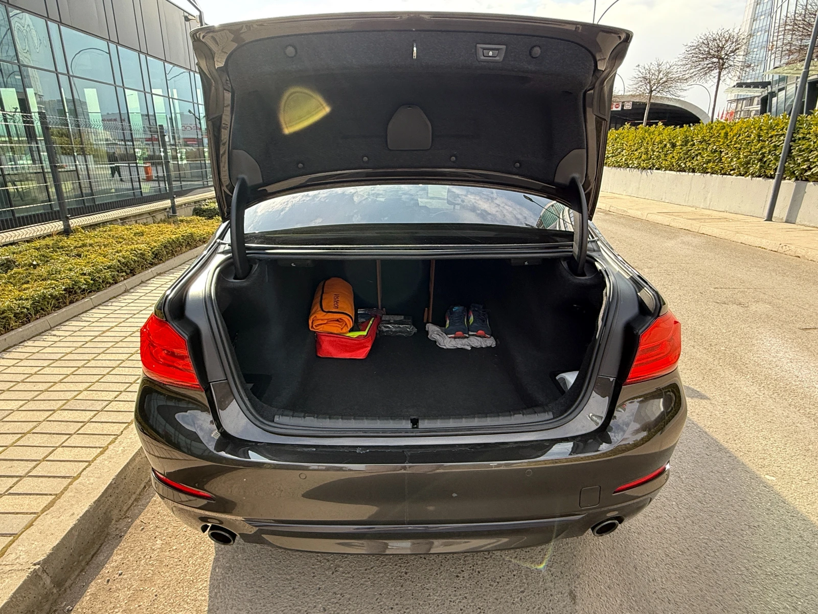 BMW 530 d xDrive AdaptiveLED // Harman-Kardon, снимка 7 - Автомобили и джипове - 53773934