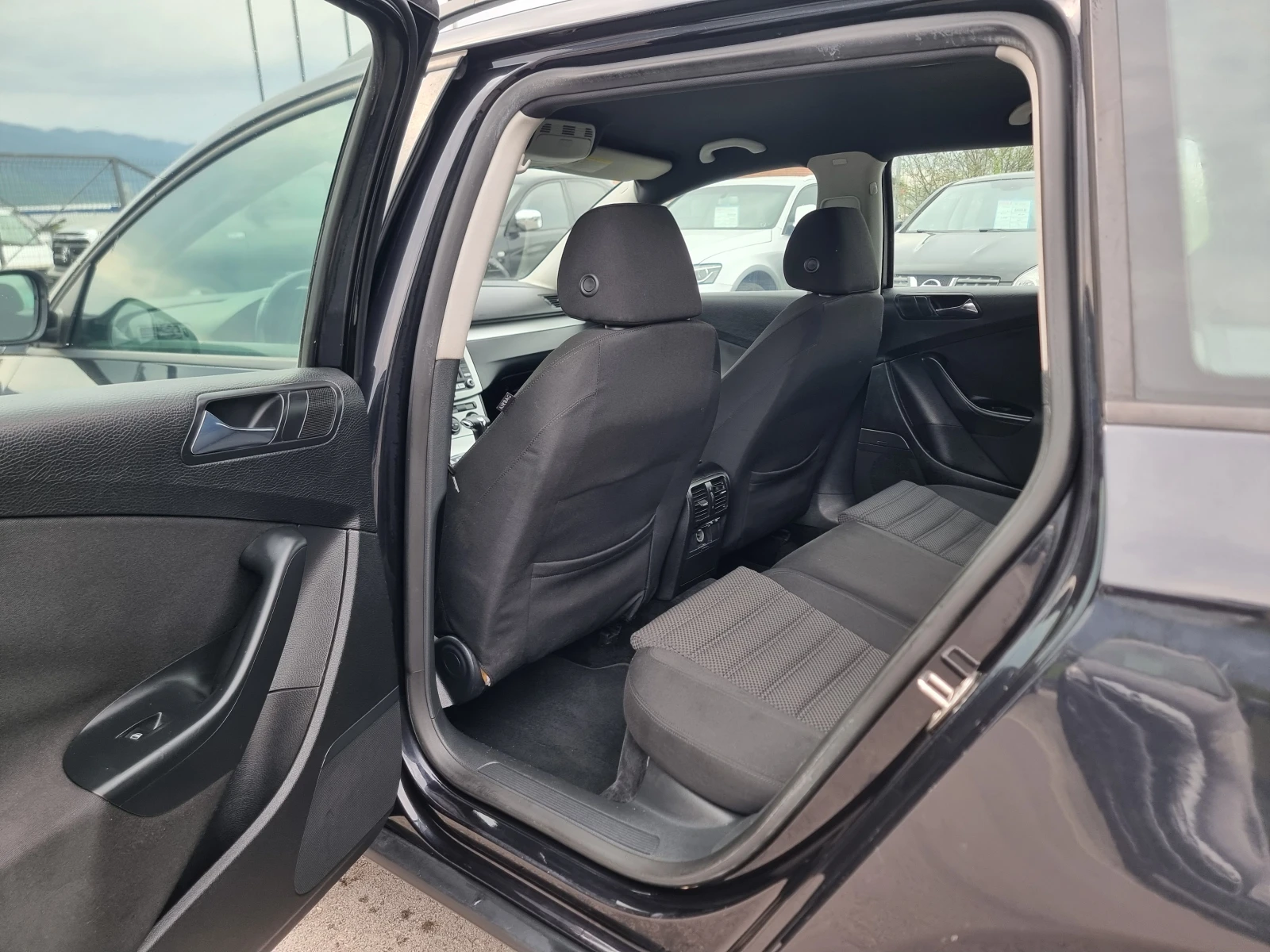 VW Passat 2.0TDI, снимка 11 - Автомобили и джипове - 54262489