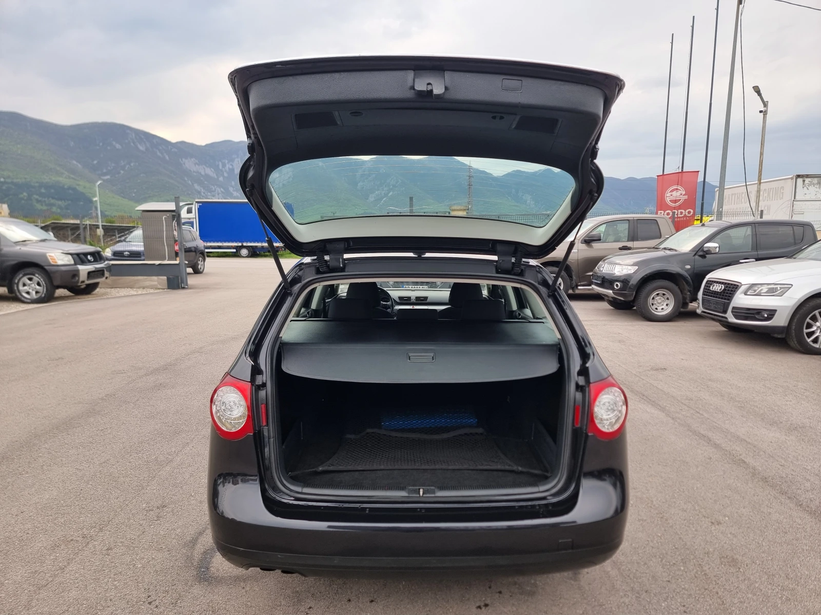 VW Passat 2.0TDI, снимка 13 - Автомобили и джипове - 54262489