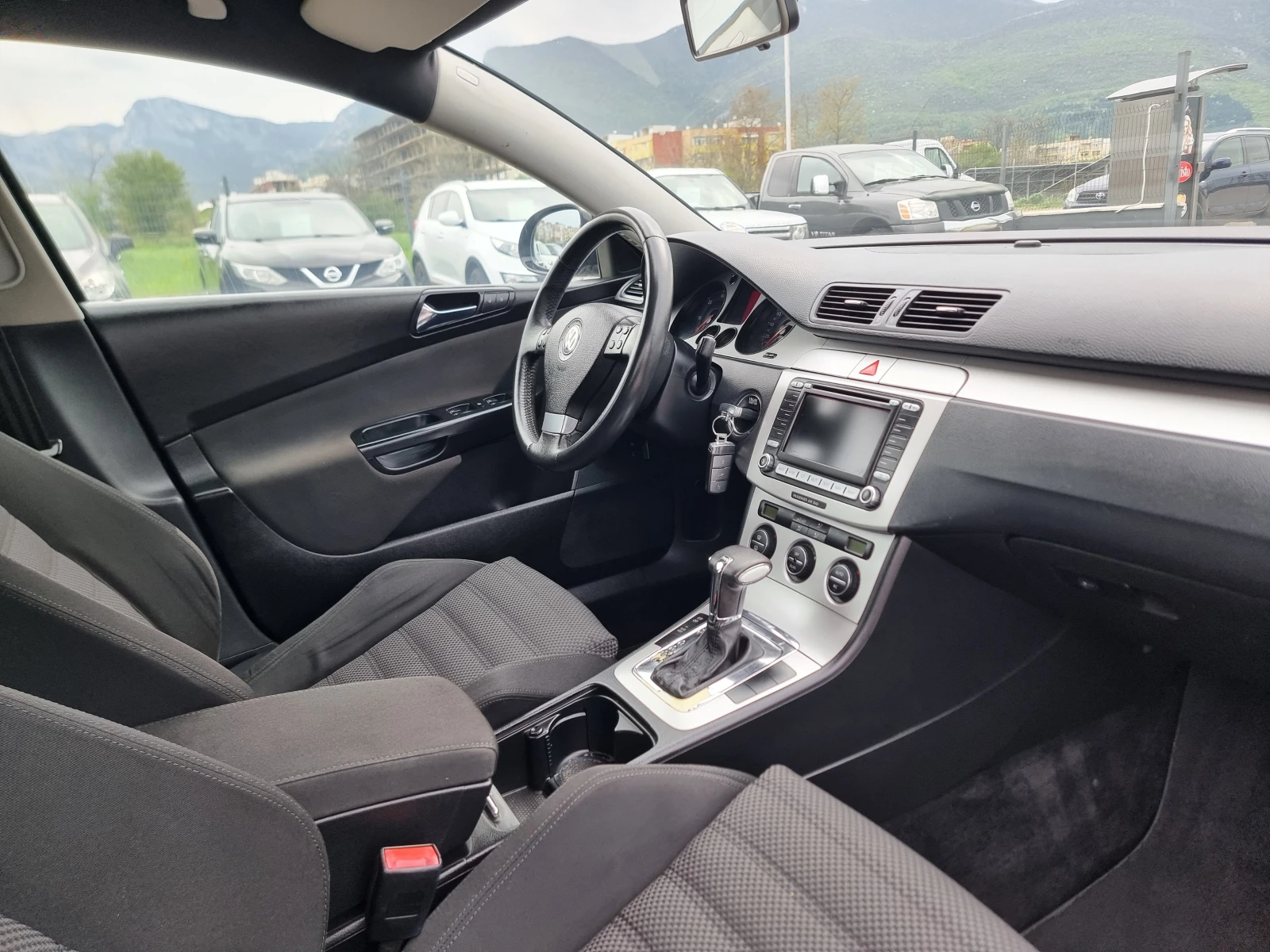 VW Passat 2.0TDI, снимка 16 - Автомобили и джипове - 54262489