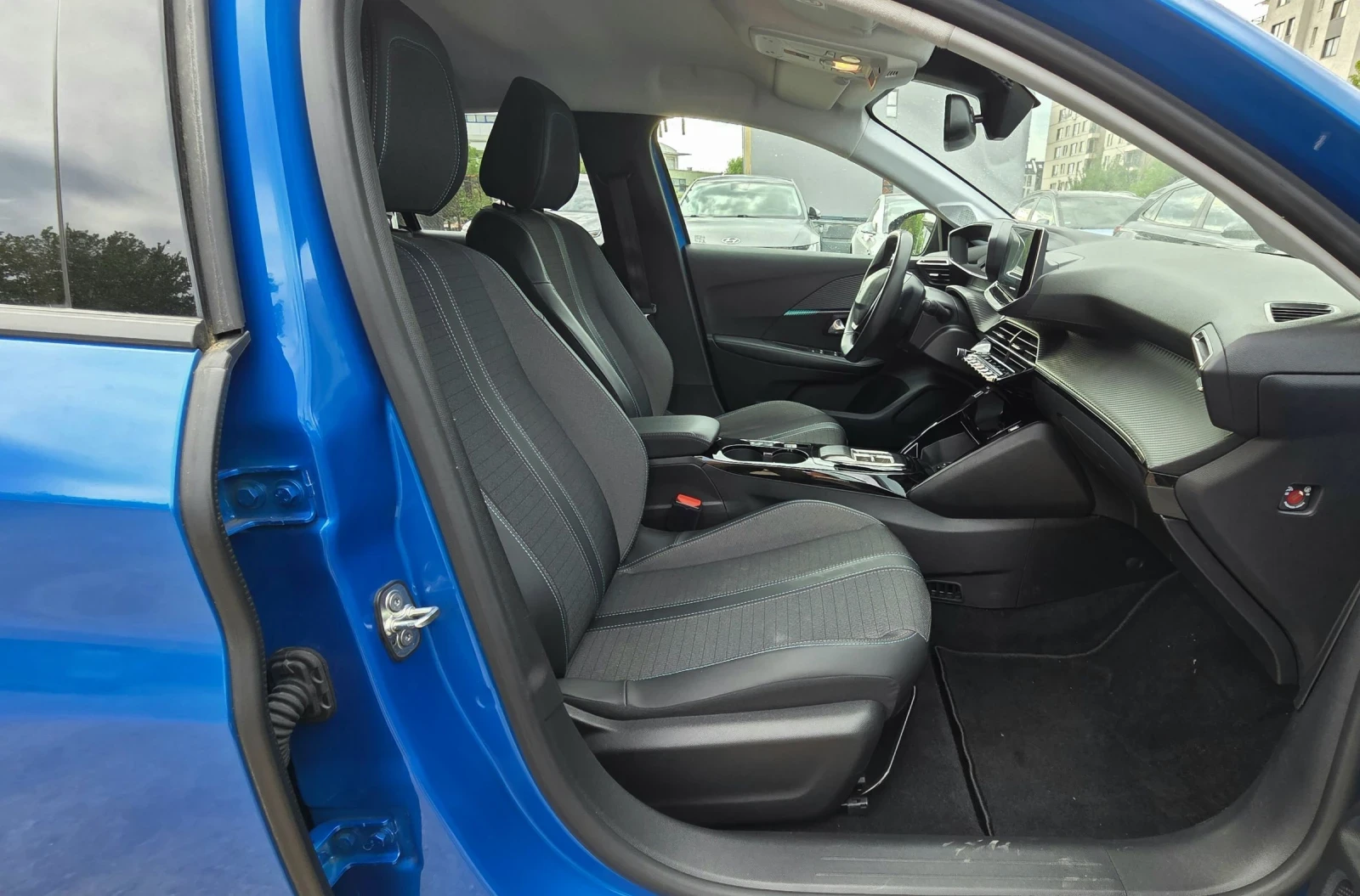 Peugeot 208 e/52KWh/2022/Allure, снимка 11 - Автомобили и джипове - 54579139
