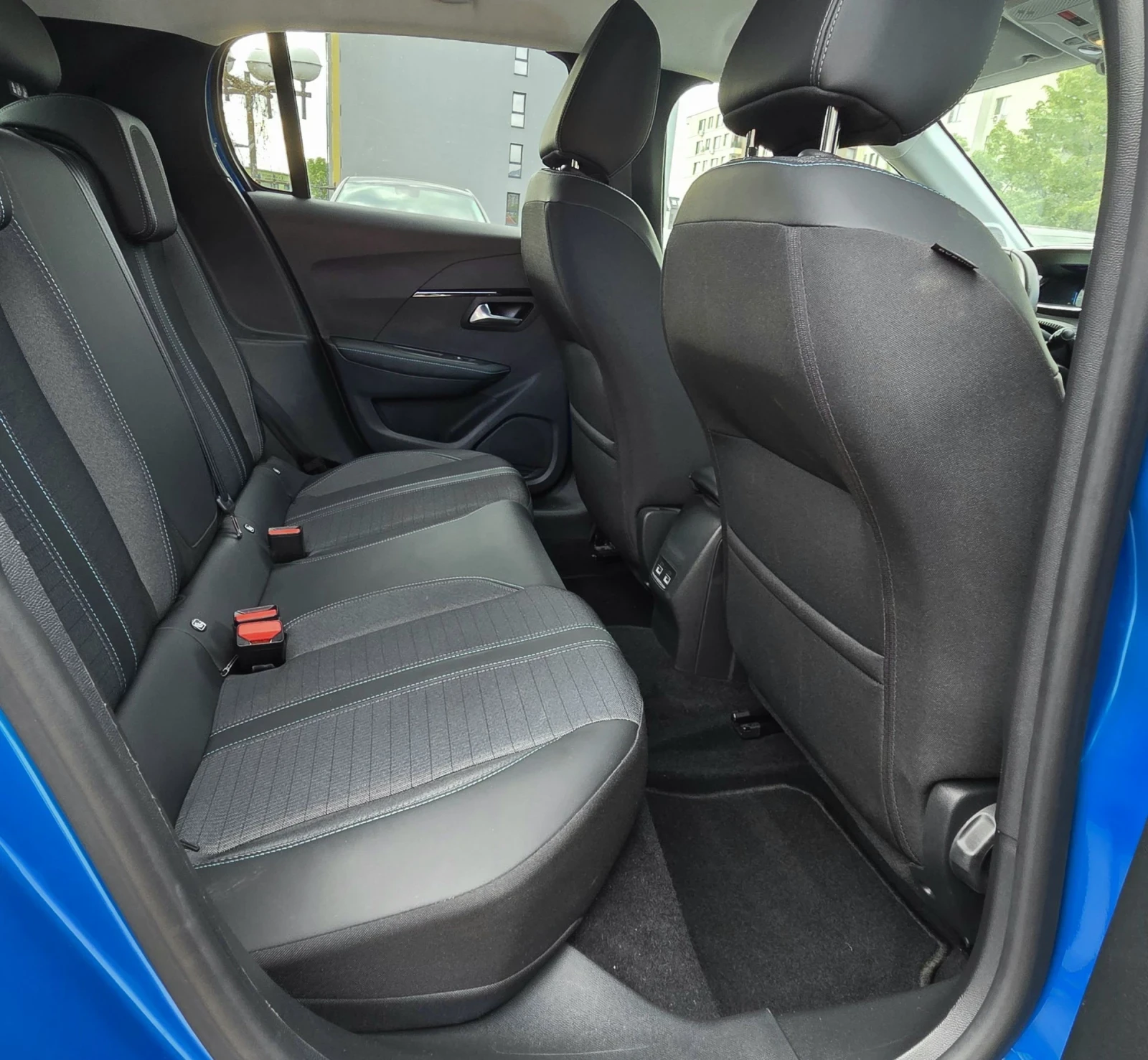 Peugeot 208 e/52KWh/2022/Allure, снимка 10 - Автомобили и джипове - 54579139