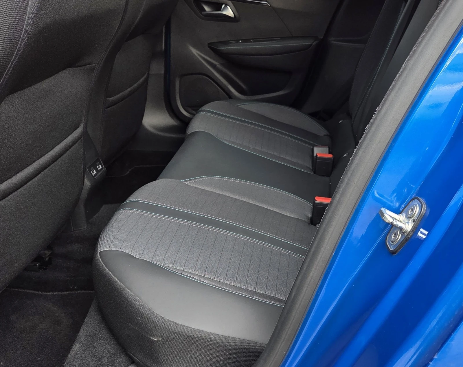 Peugeot 208 e/52KWh/2022/Allure, снимка 8 - Автомобили и джипове - 54579139