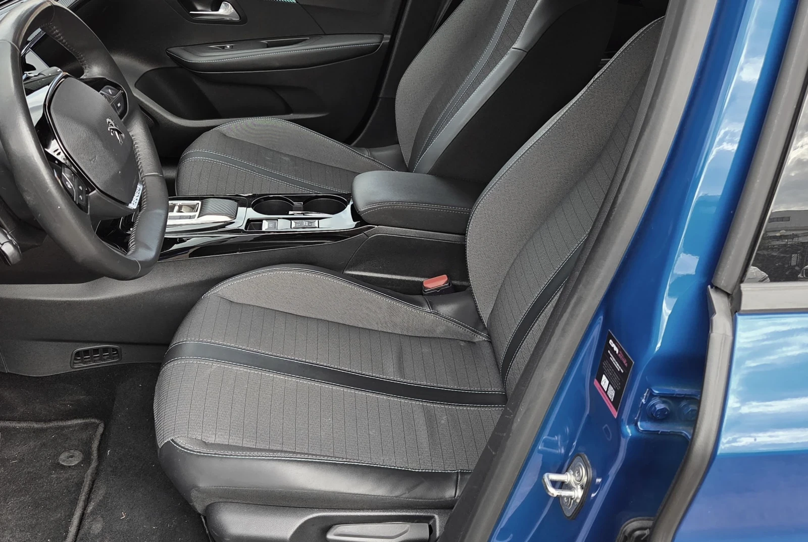 Peugeot 208 e/52KWh/2022/Allure, снимка 7 - Автомобили и джипове - 54579139